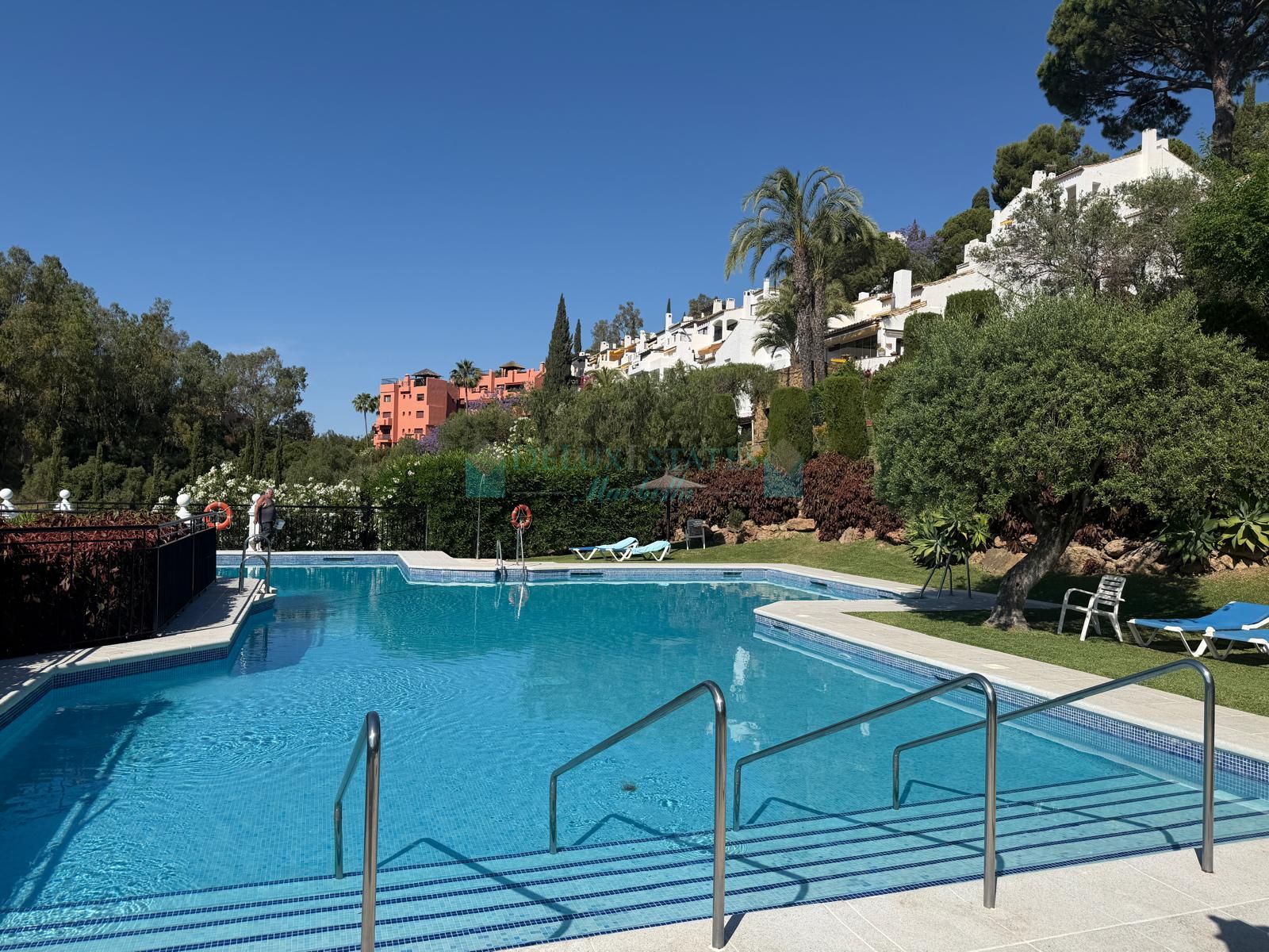 Ático en venta en Puerto del Almendro, Benahavis
