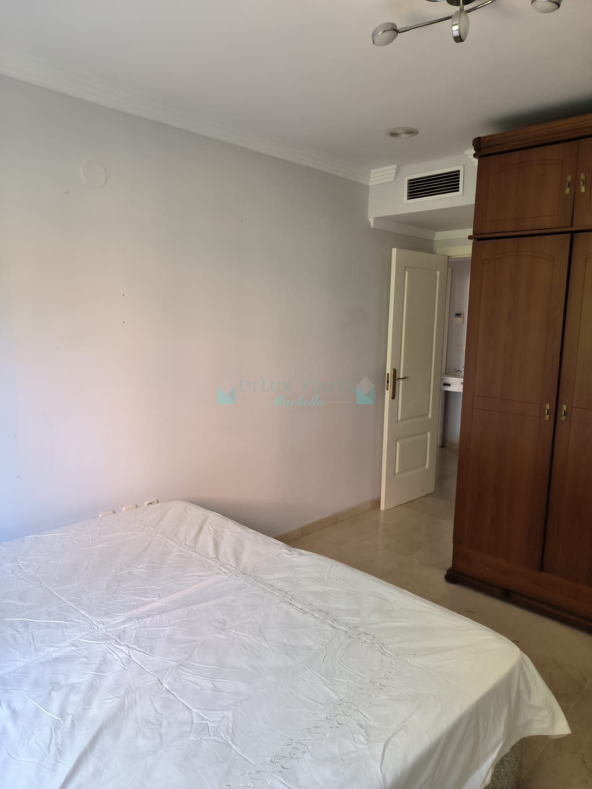 Apartment for sale in Las Lomas de Rio Real, Marbella East