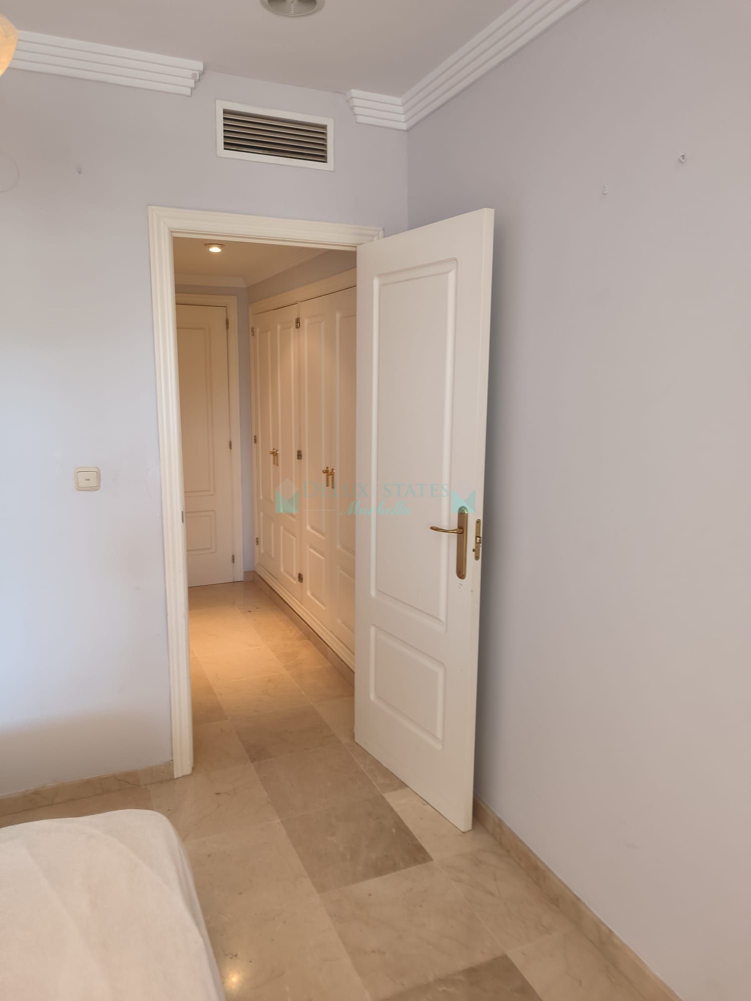 Apartment for sale in Las Lomas de Rio Real, Marbella East