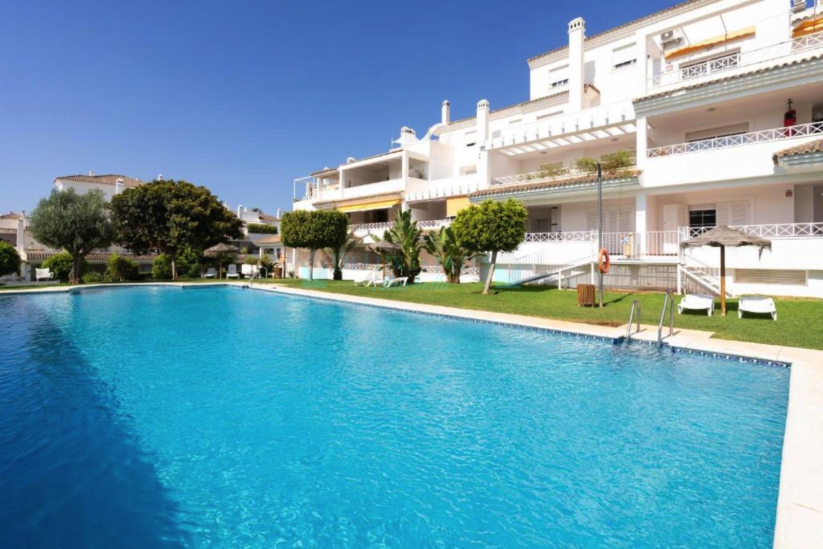 Apartment for sale in Las Lomas de Rio Real, Marbella East