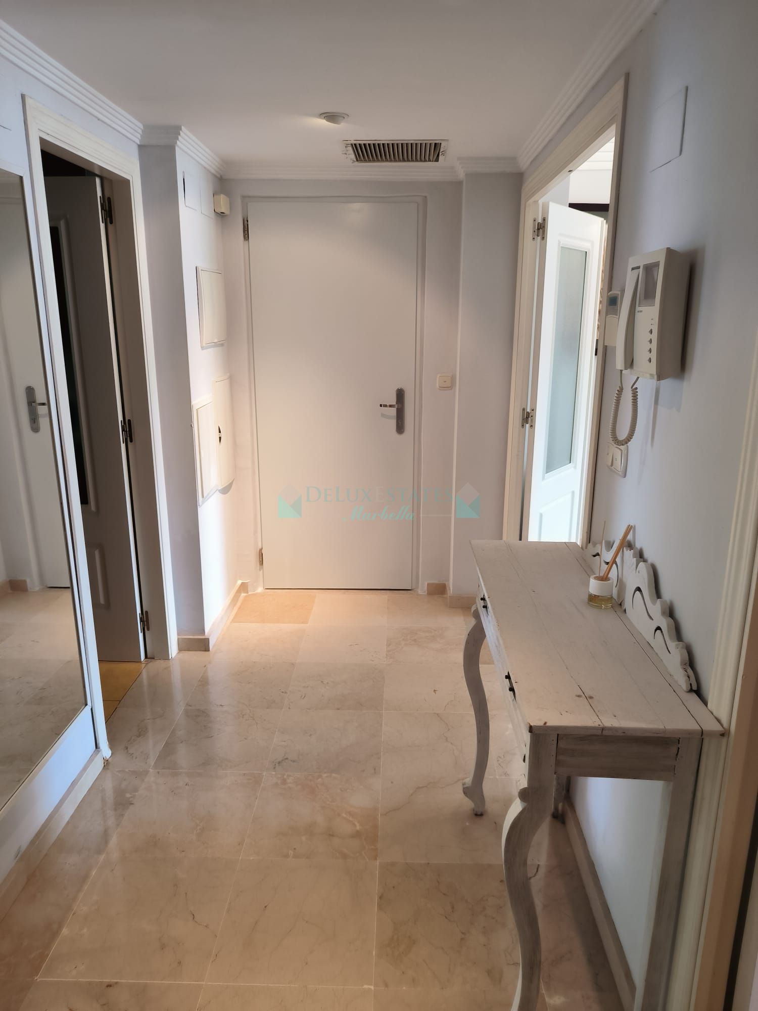 Apartment for sale in Las Lomas de Rio Real, Marbella East
