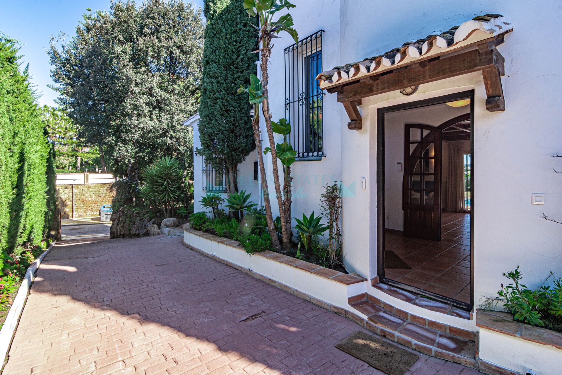 Villa for rent in Monte Biarritz, Estepona