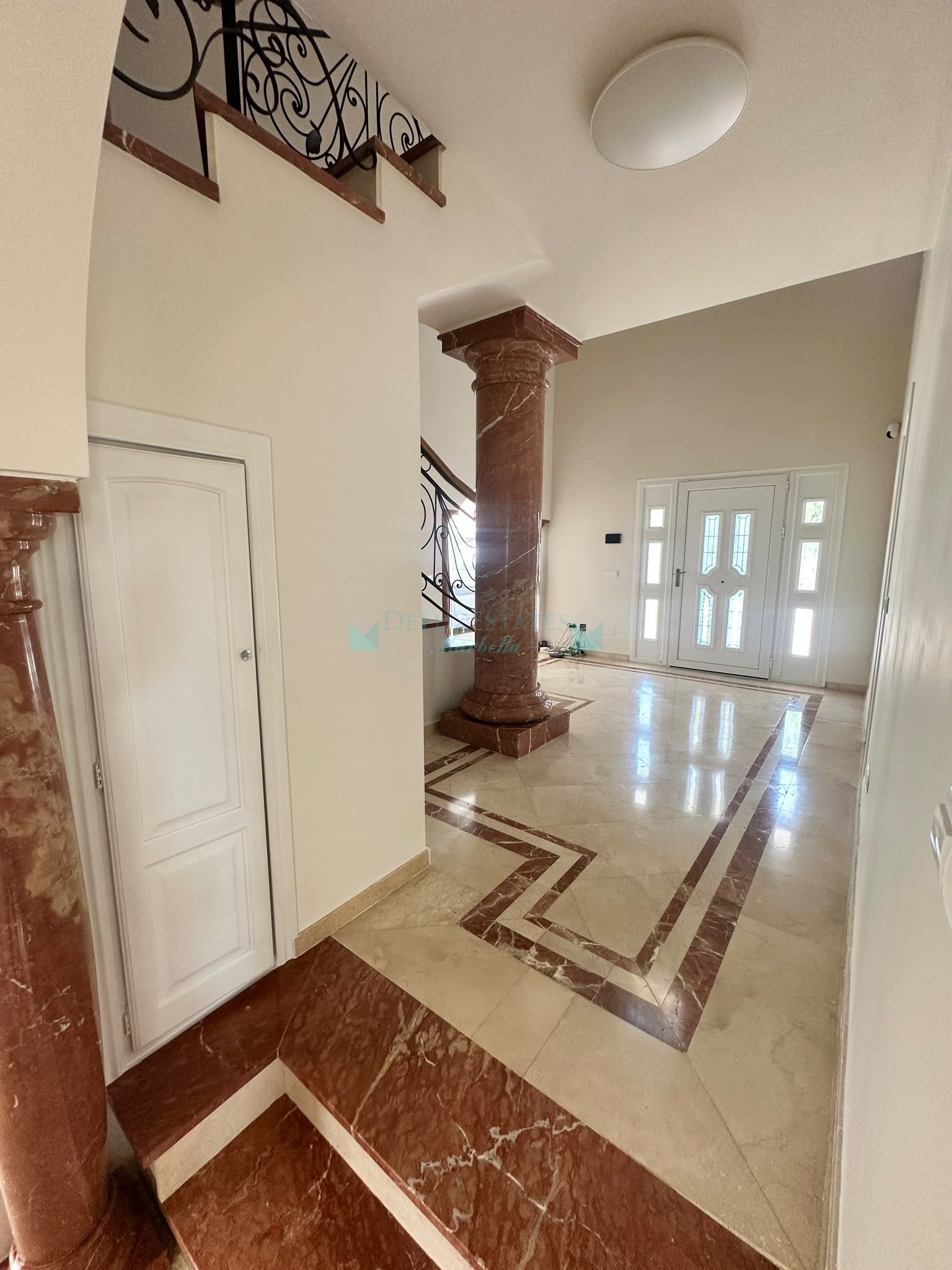 Villa for sale in Forest Hills, Estepona