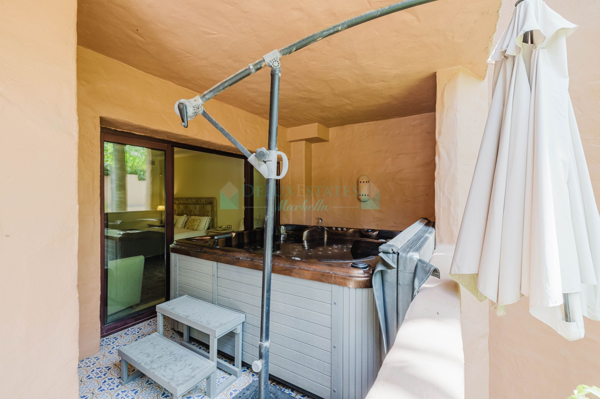Apartment for sale in Beach Side New Golden Mile, Estepona