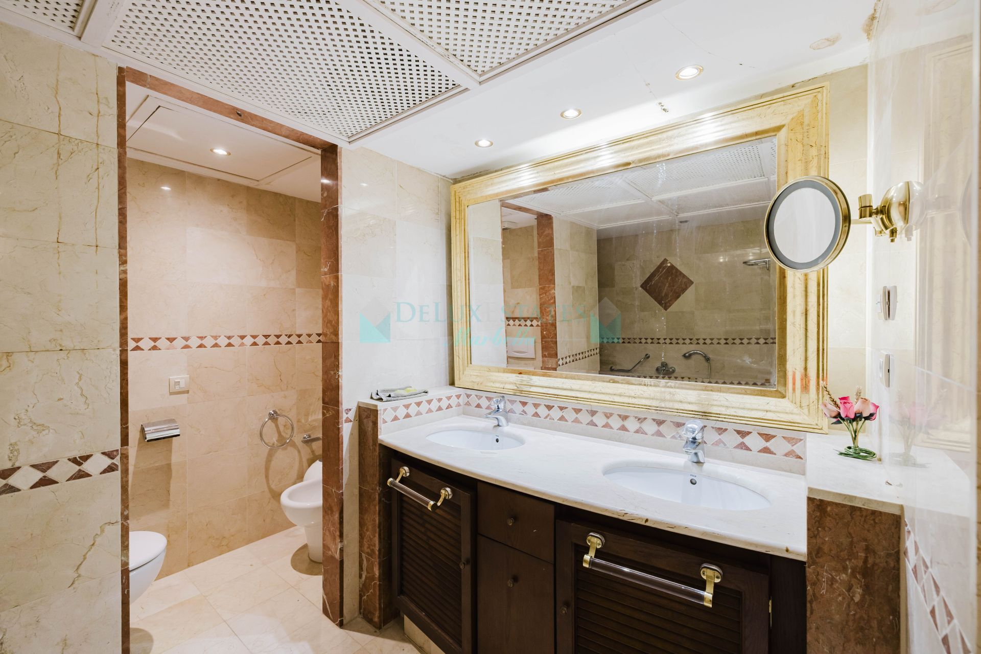 Apartment for sale in Beach Side New Golden Mile, Estepona