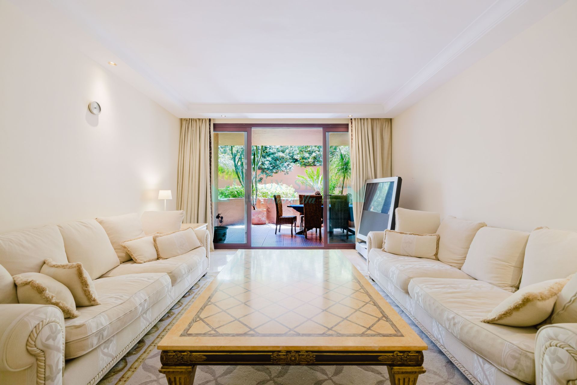 Apartment for sale in Beach Side New Golden Mile, Estepona