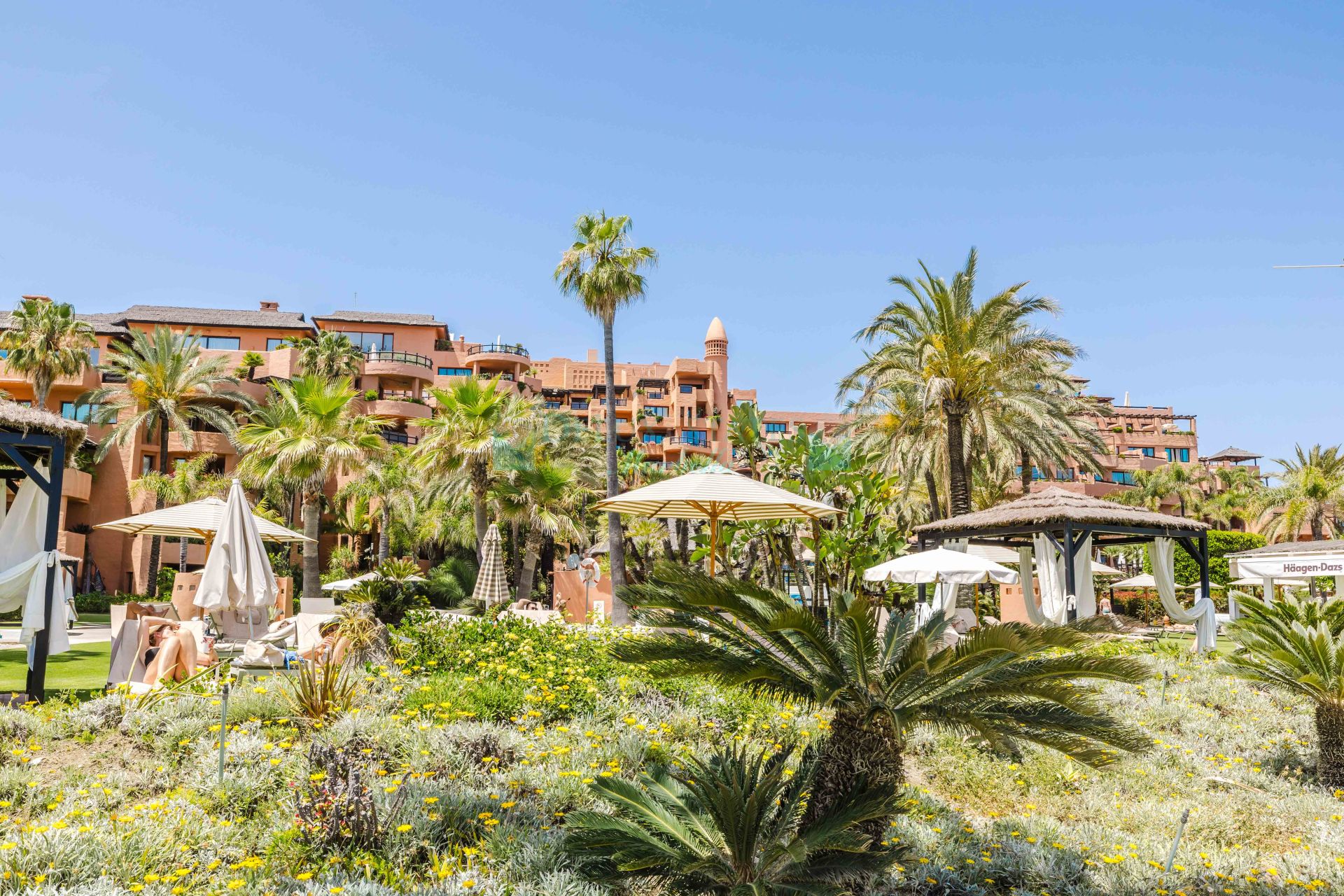 Apartment for sale in Beach Side New Golden Mile, Estepona