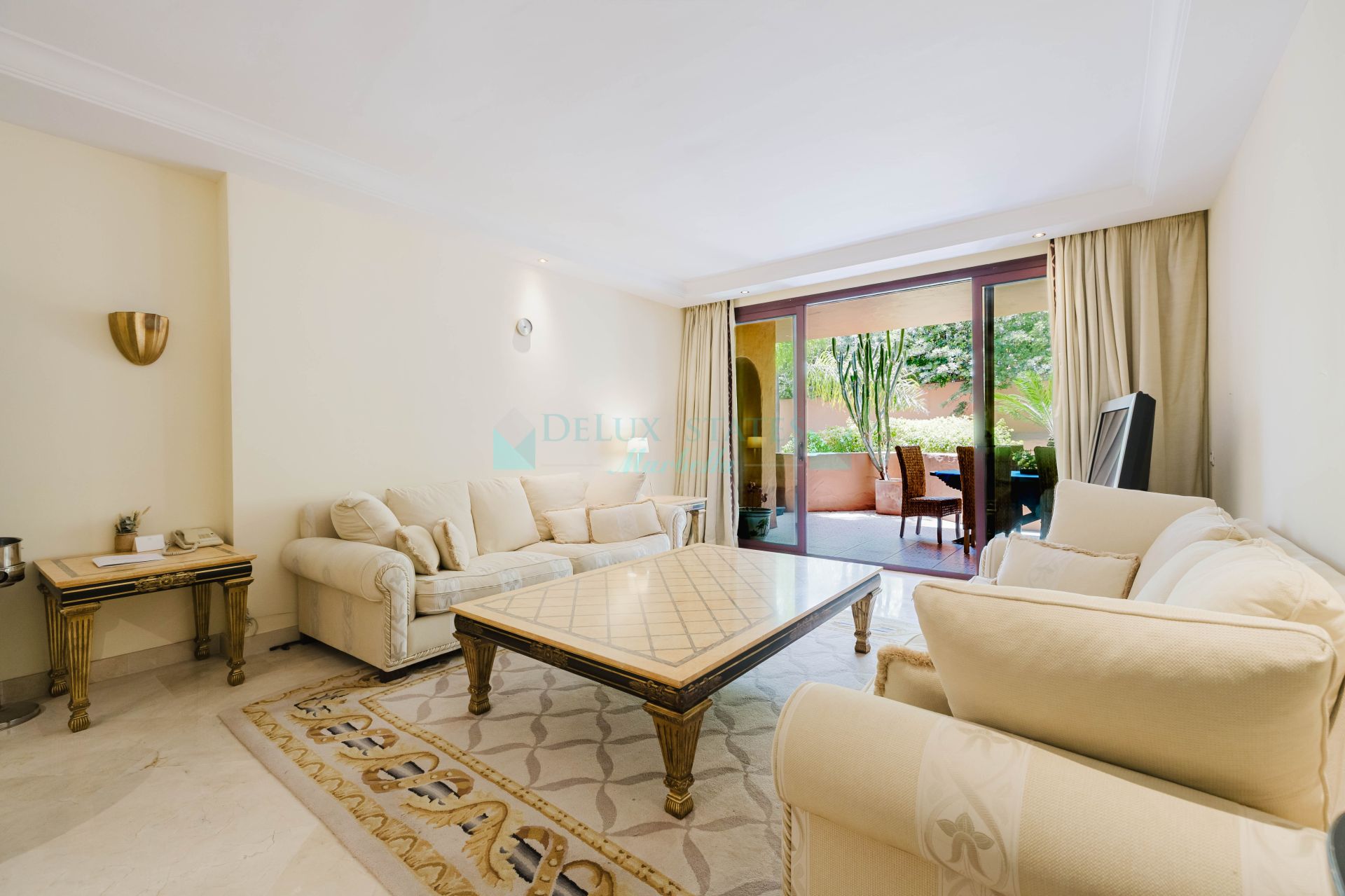 Apartment for sale in Beach Side New Golden Mile, Estepona