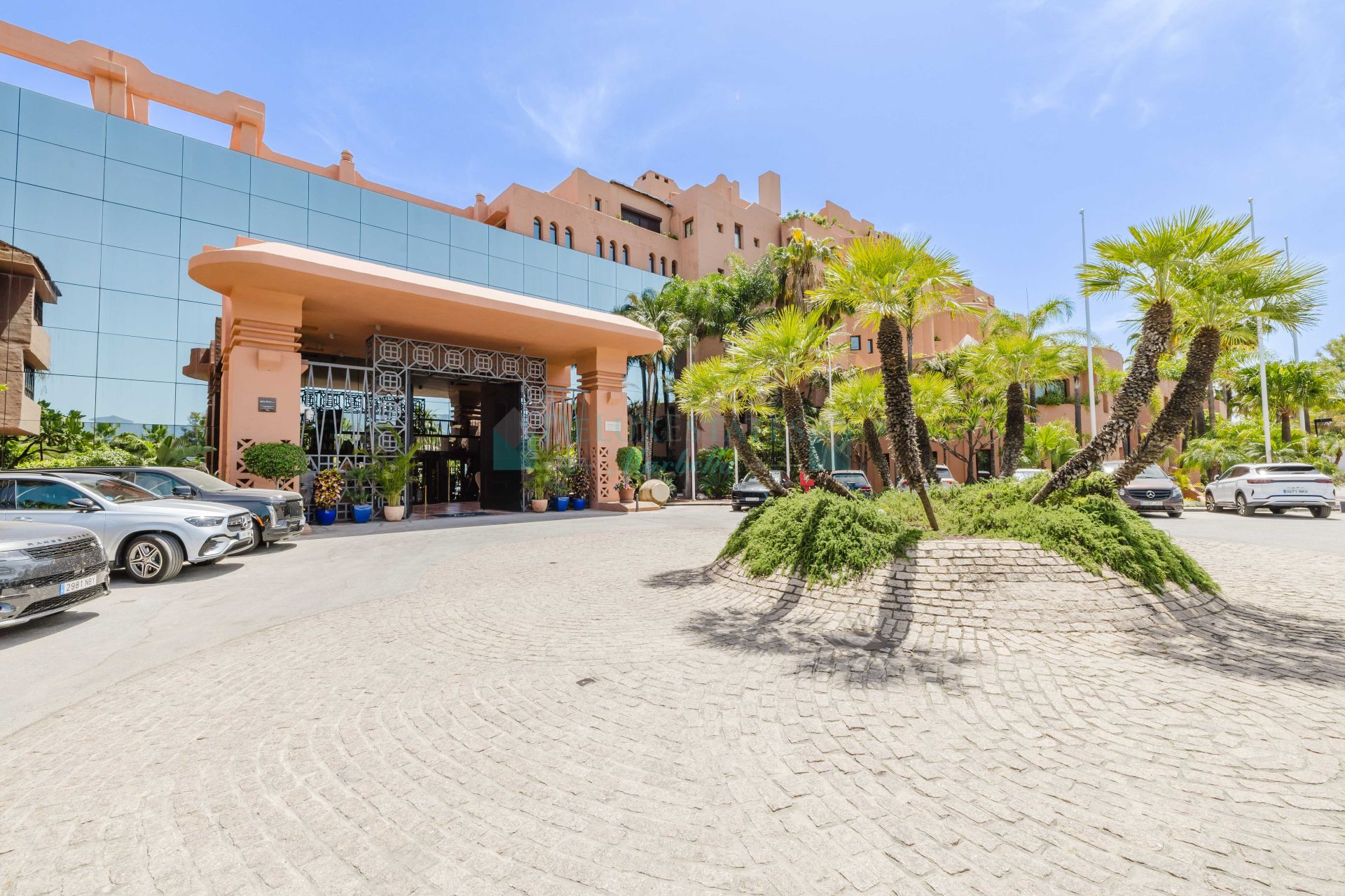 Apartment for sale in Beach Side New Golden Mile, Estepona