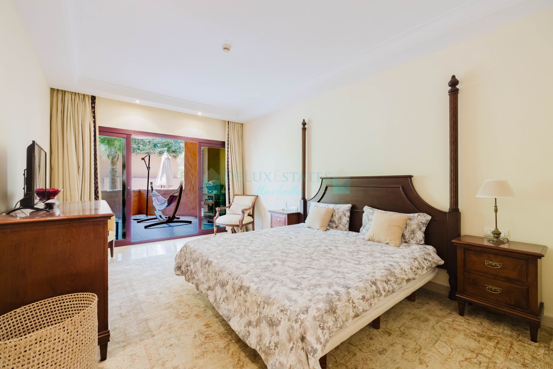 Apartment for sale in Beach Side New Golden Mile, Estepona