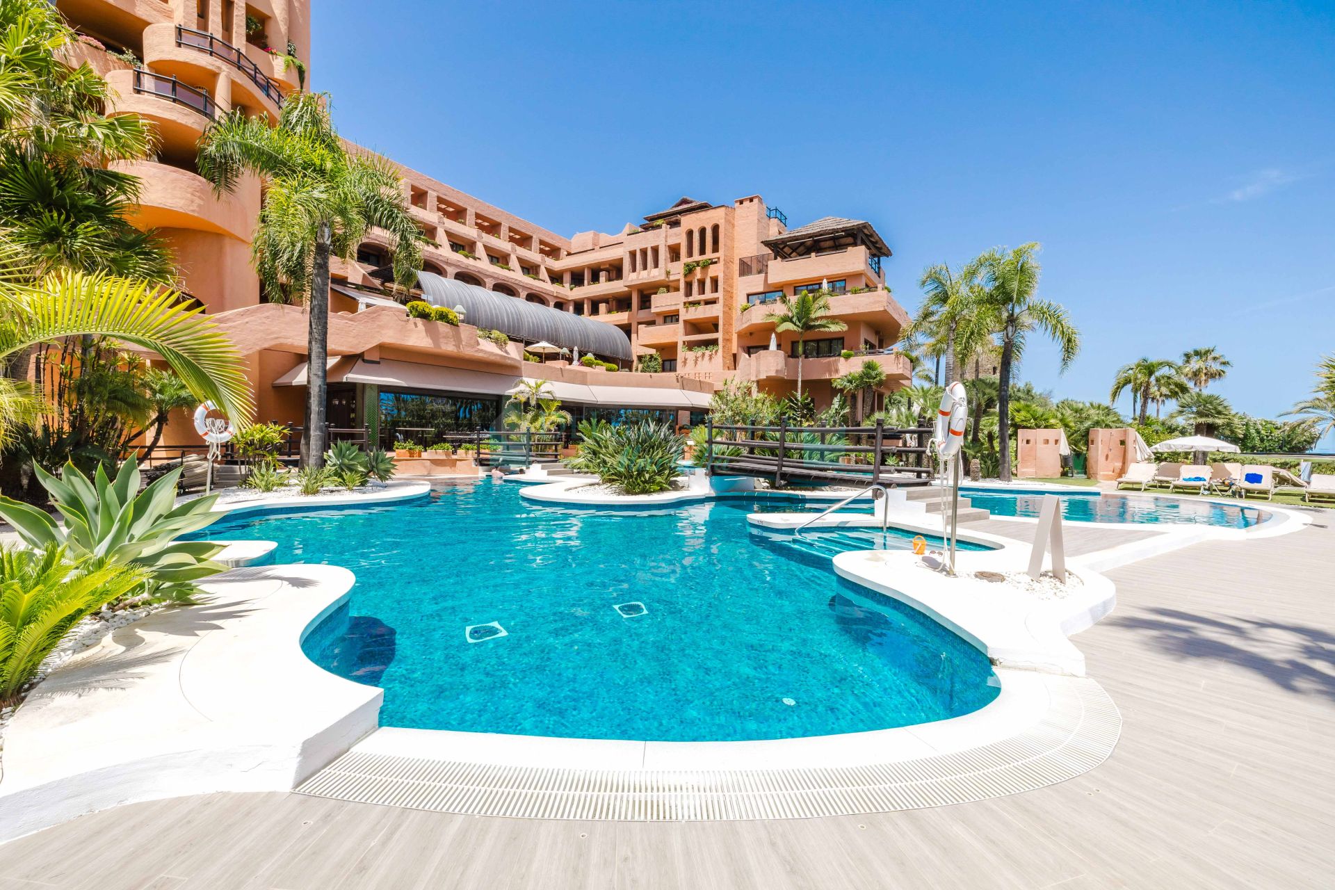 Apartment for sale in Beach Side New Golden Mile, Estepona