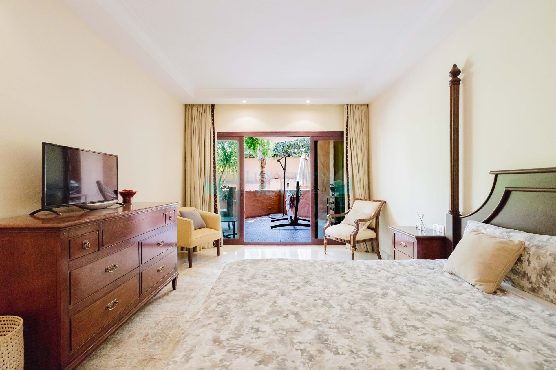 Apartment for sale in Beach Side New Golden Mile, Estepona
