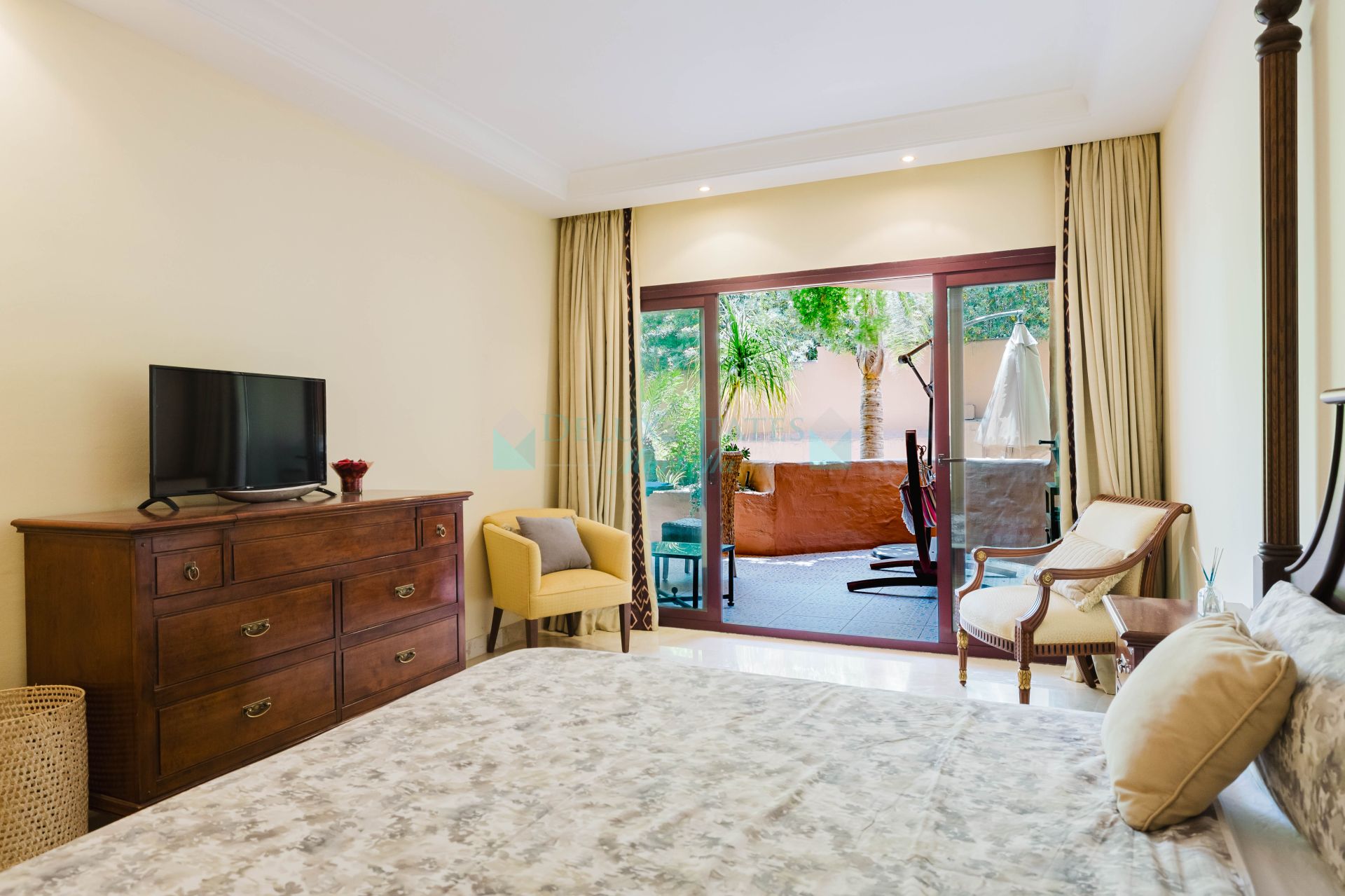 Apartment for sale in Beach Side New Golden Mile, Estepona