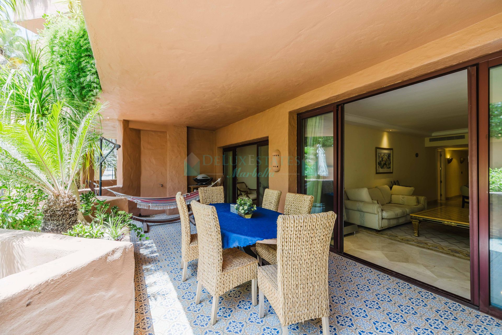 Apartment for sale in Beach Side New Golden Mile, Estepona