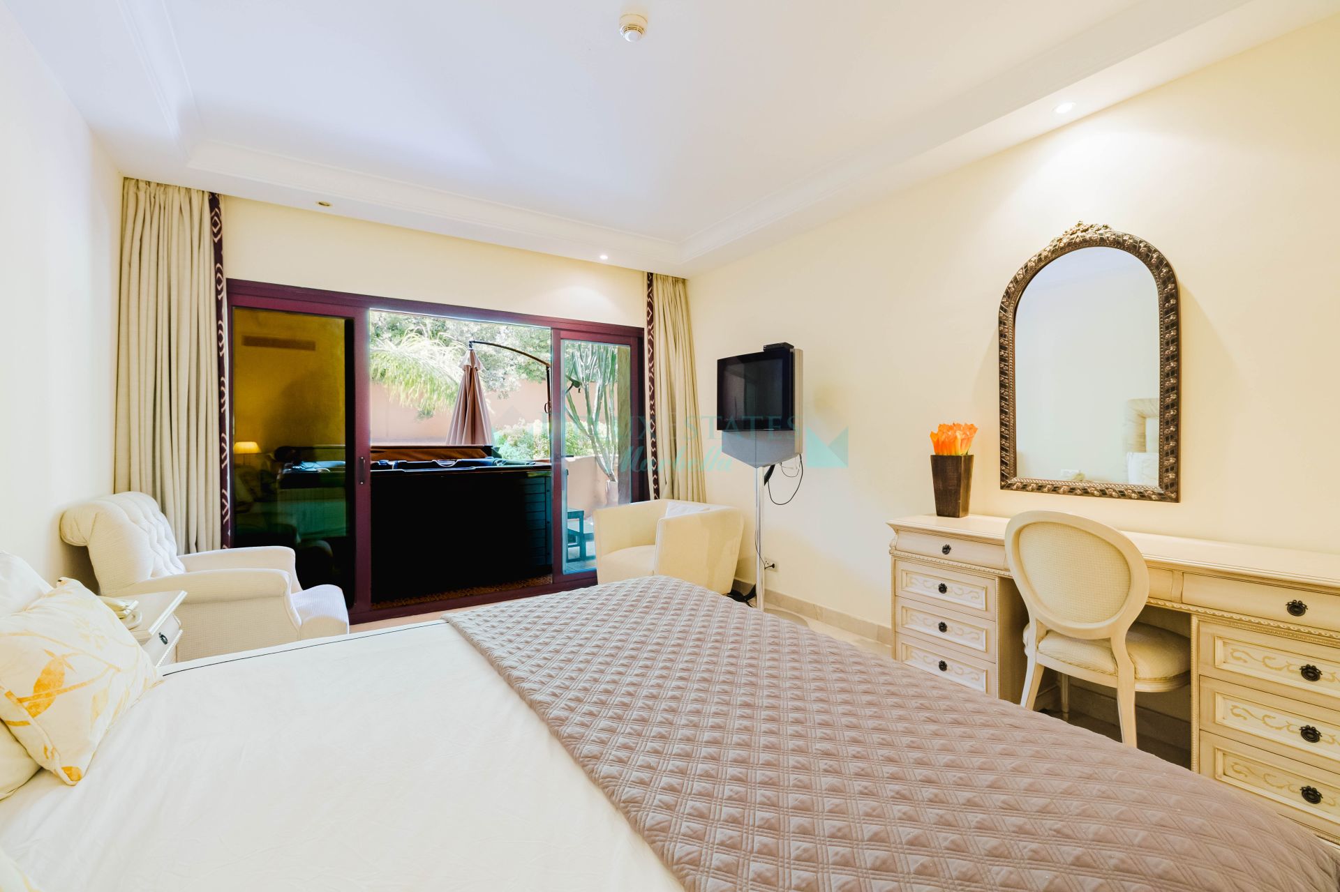 Apartment for sale in Beach Side New Golden Mile, Estepona