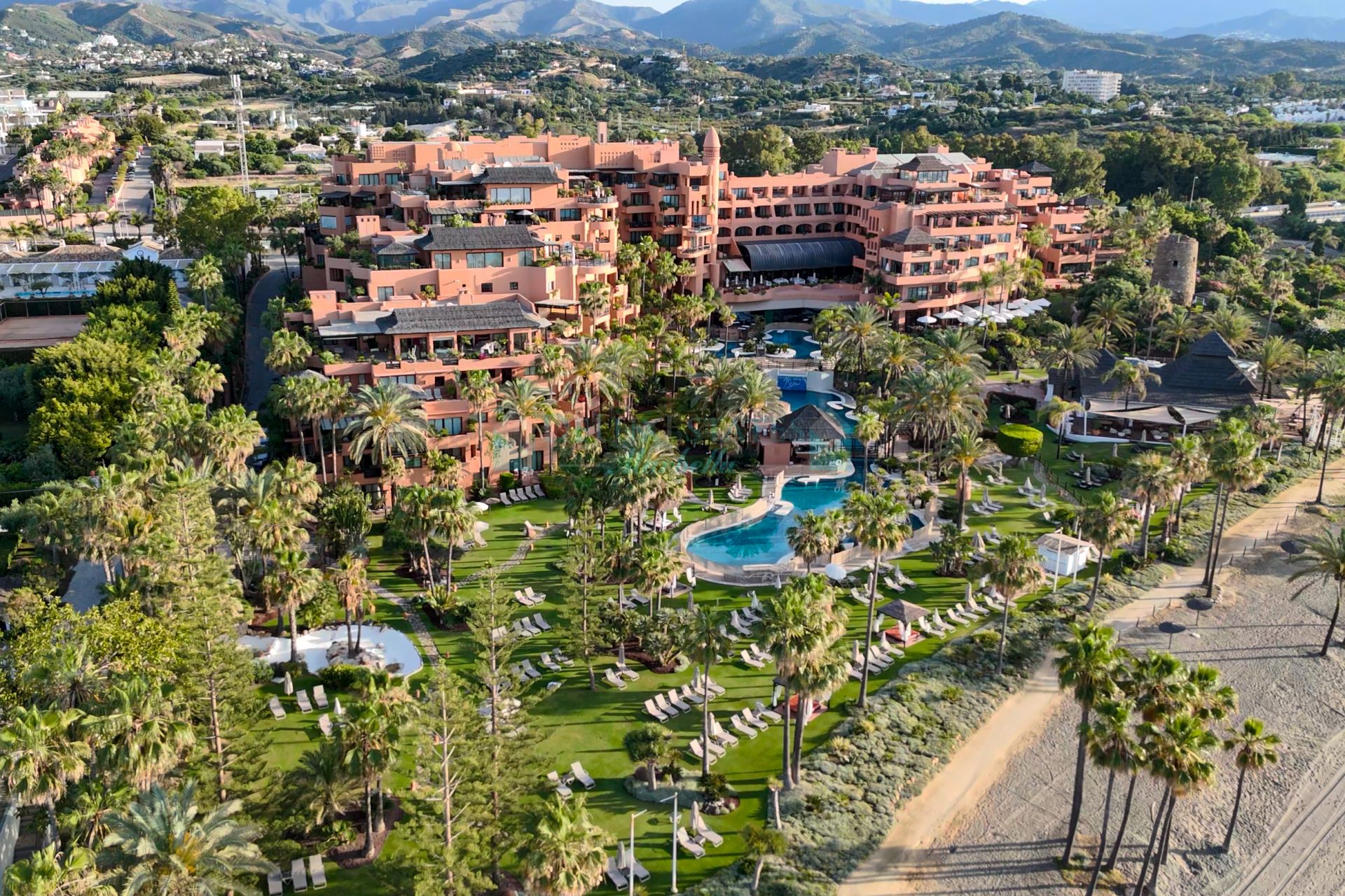 Apartment for sale in Beach Side New Golden Mile, Estepona