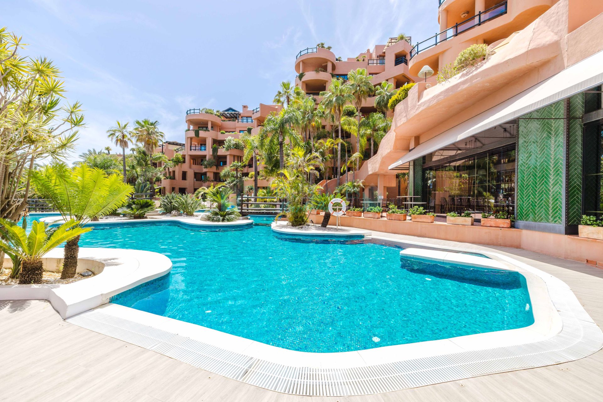 Apartment for sale in Beach Side New Golden Mile, Estepona