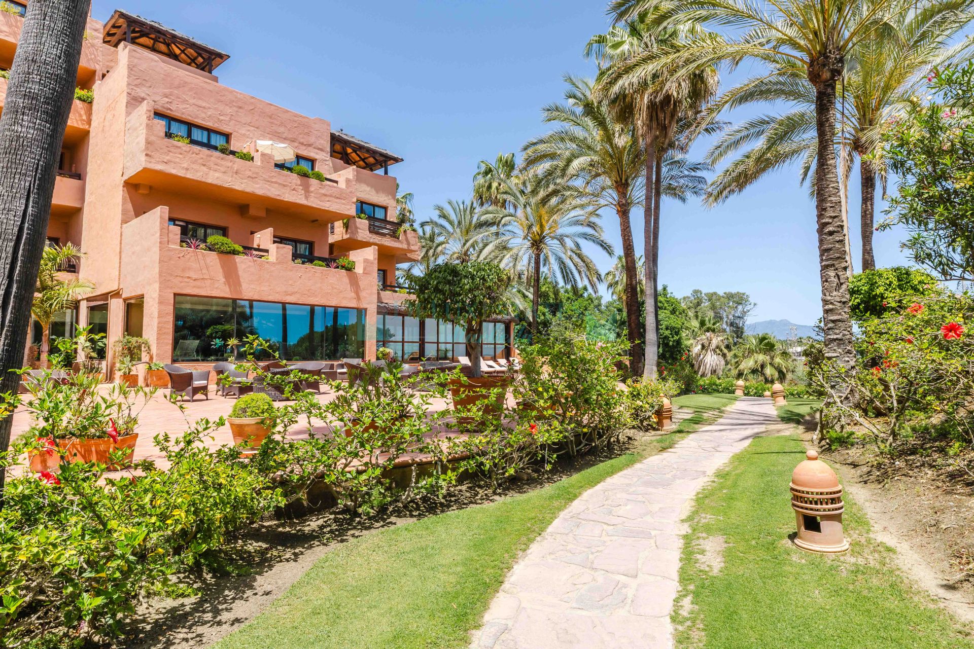 Apartment for sale in Beach Side New Golden Mile, Estepona