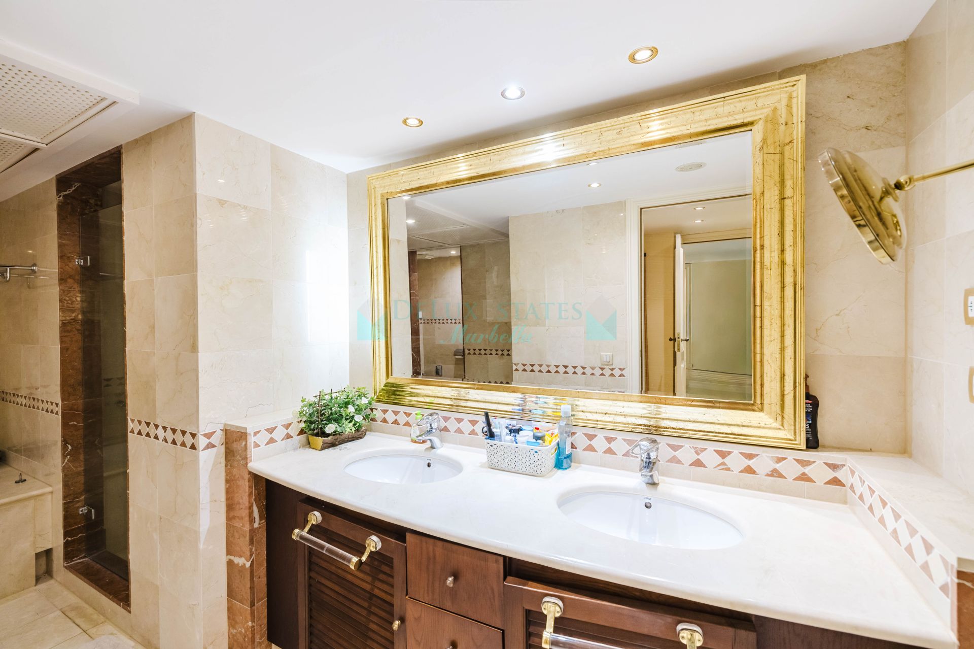 Apartment for sale in Beach Side New Golden Mile, Estepona