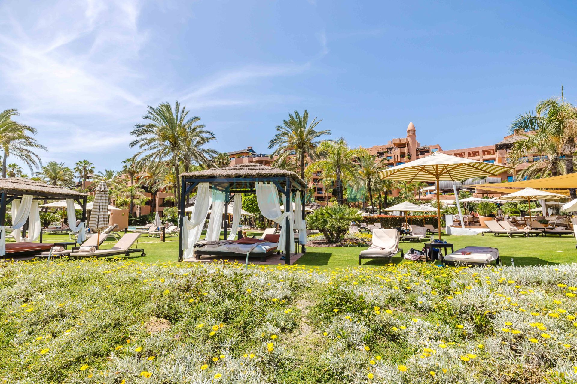 Apartment for sale in Beach Side New Golden Mile, Estepona