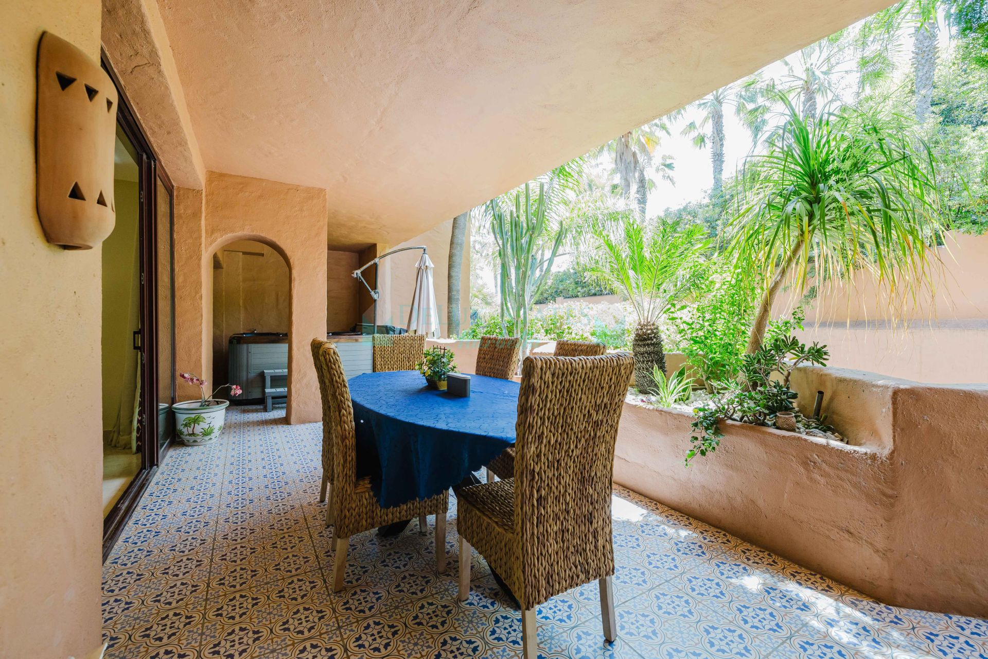 Apartment for sale in Beach Side New Golden Mile, Estepona