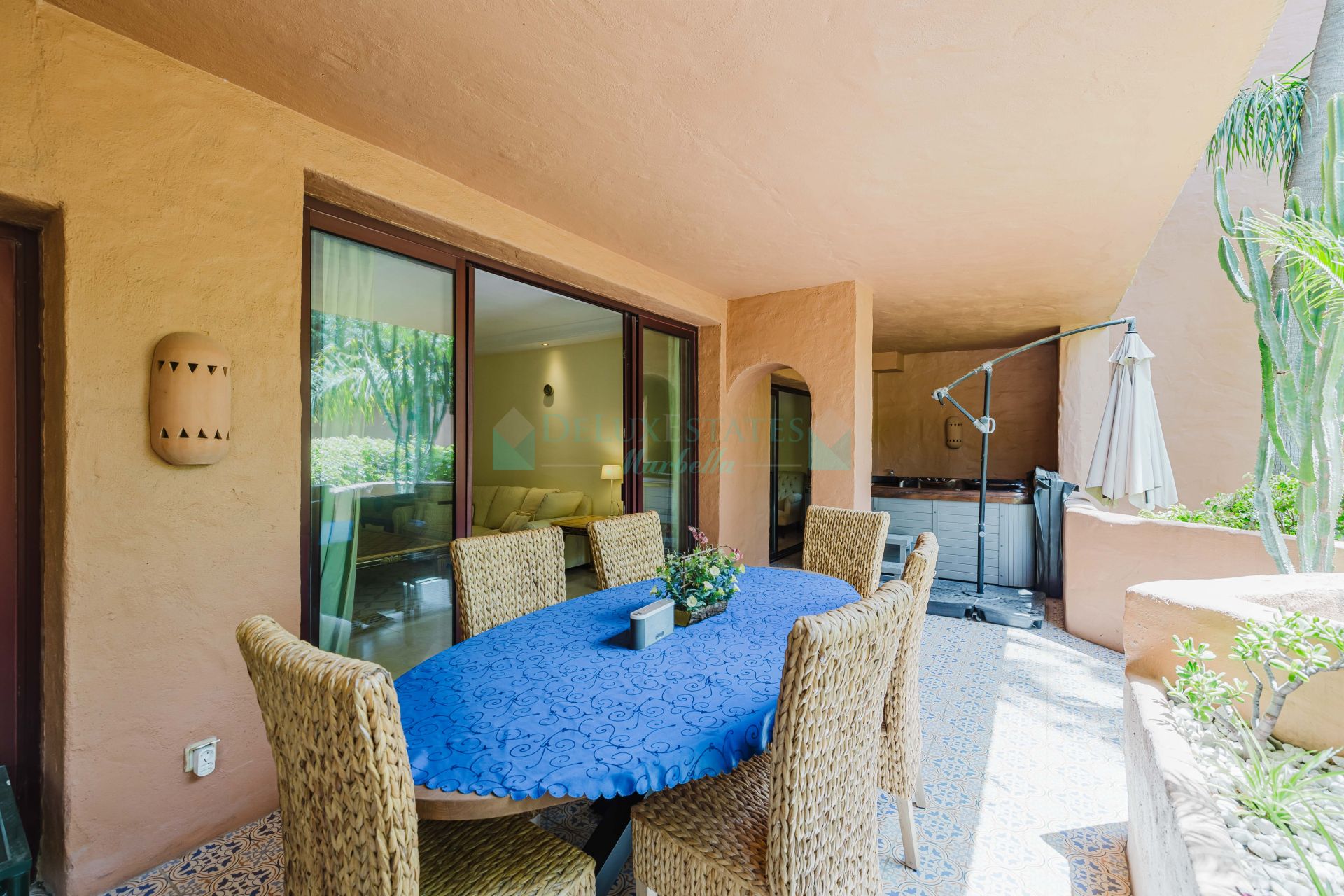 Apartment for sale in Beach Side New Golden Mile, Estepona