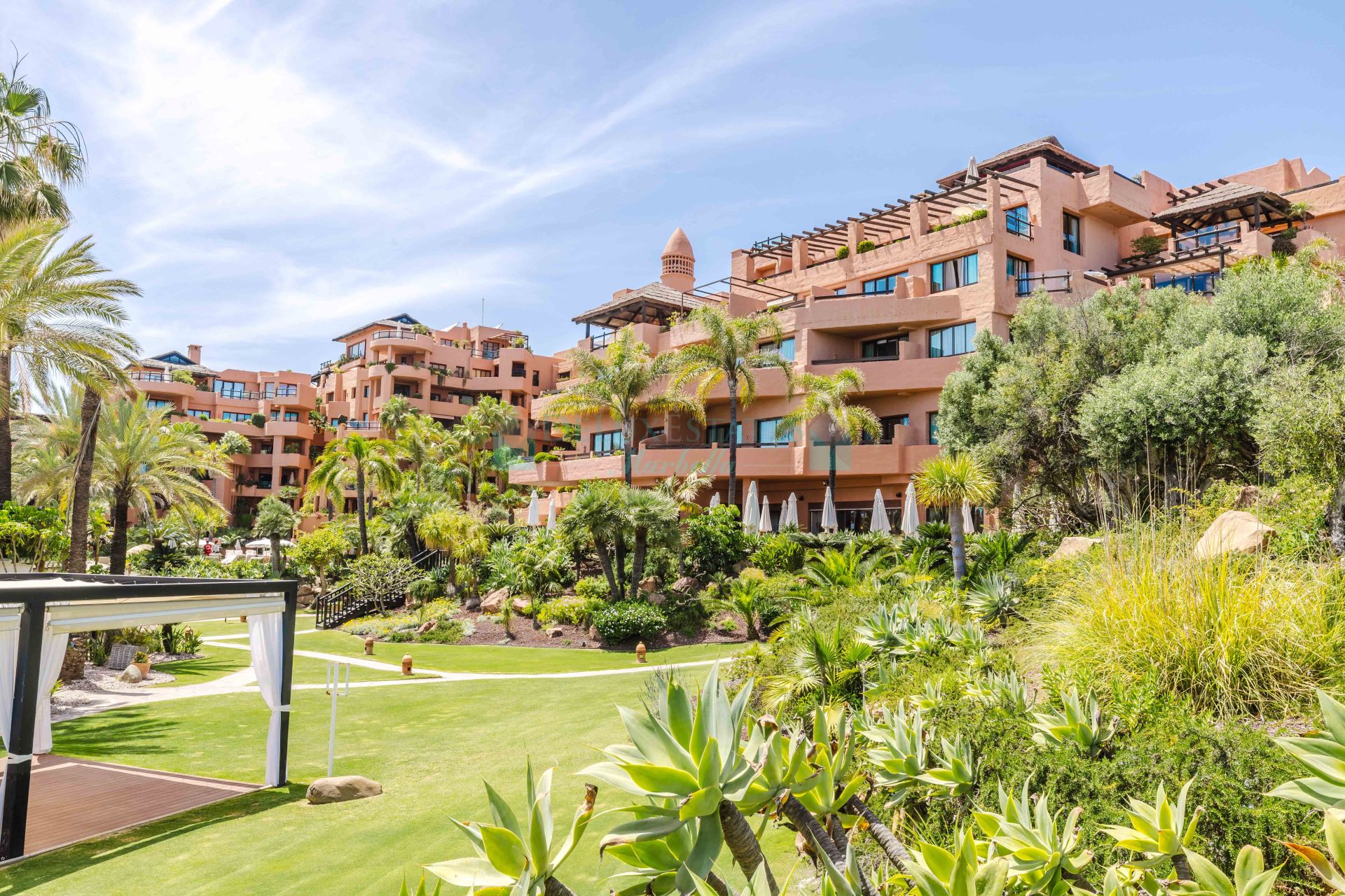 Apartment for sale in Beach Side New Golden Mile, Estepona