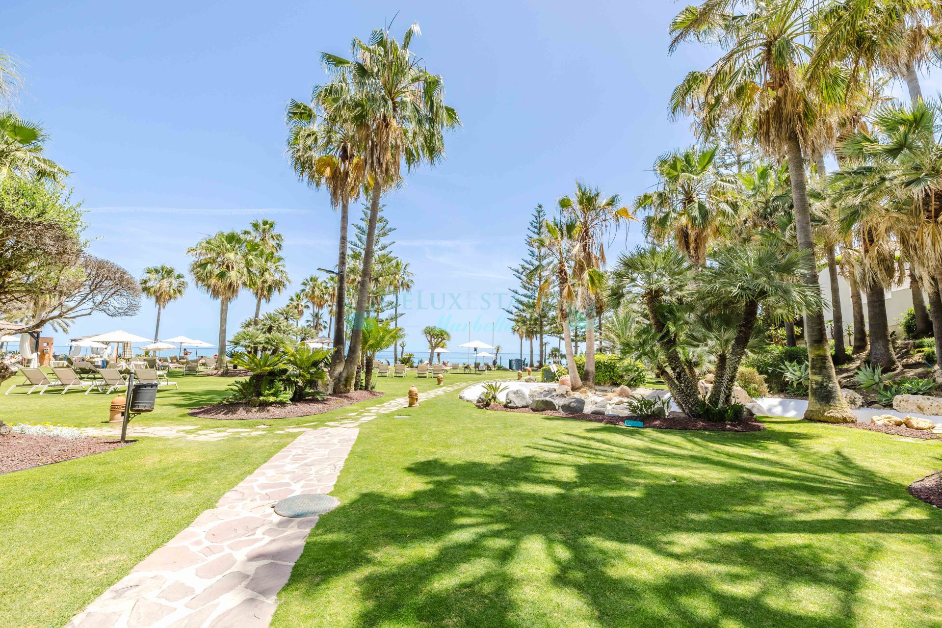 Apartment for sale in Beach Side New Golden Mile, Estepona