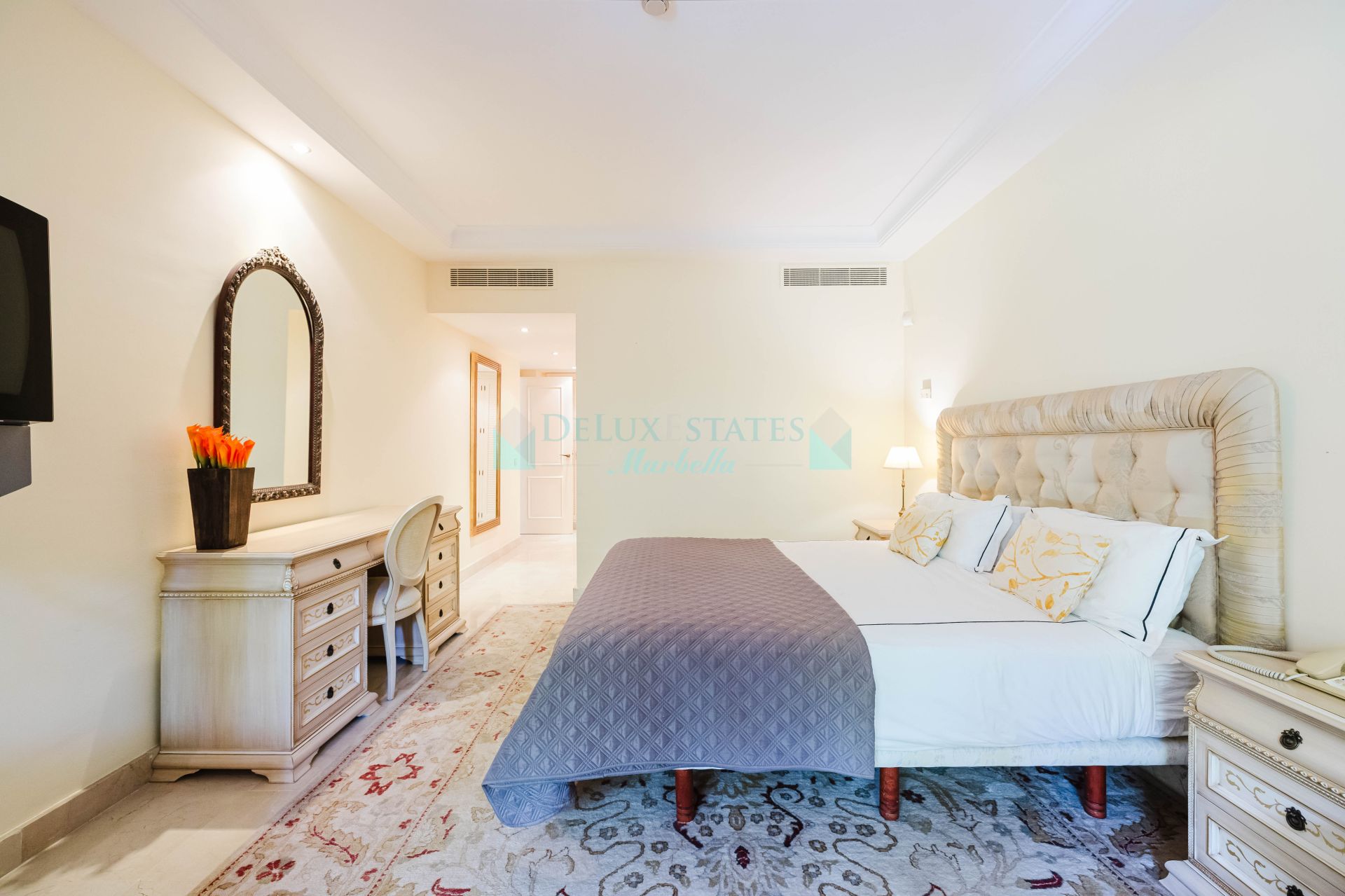 Apartment for sale in Beach Side New Golden Mile, Estepona
