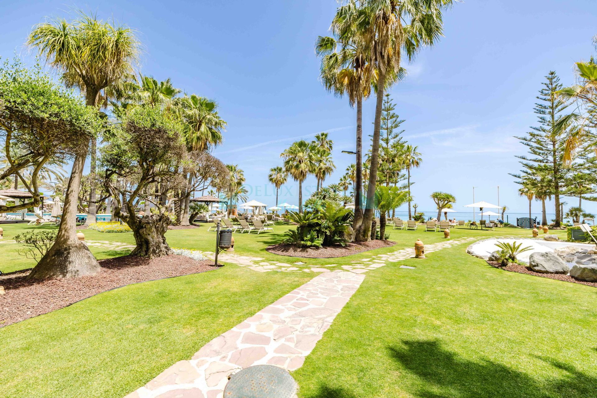 Apartment for sale in Beach Side New Golden Mile, Estepona