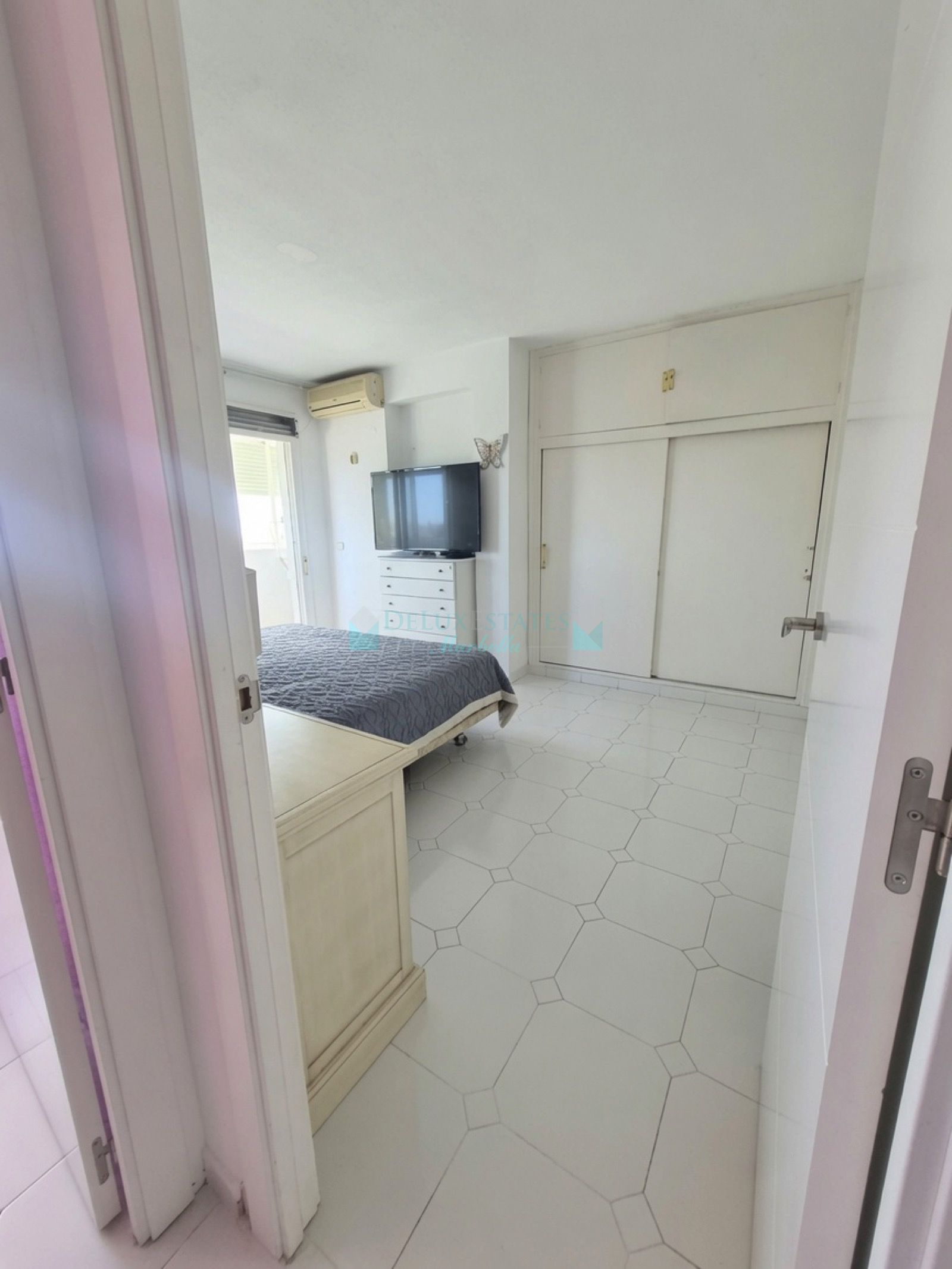 Apartment for sale in Parque Antena, Estepona