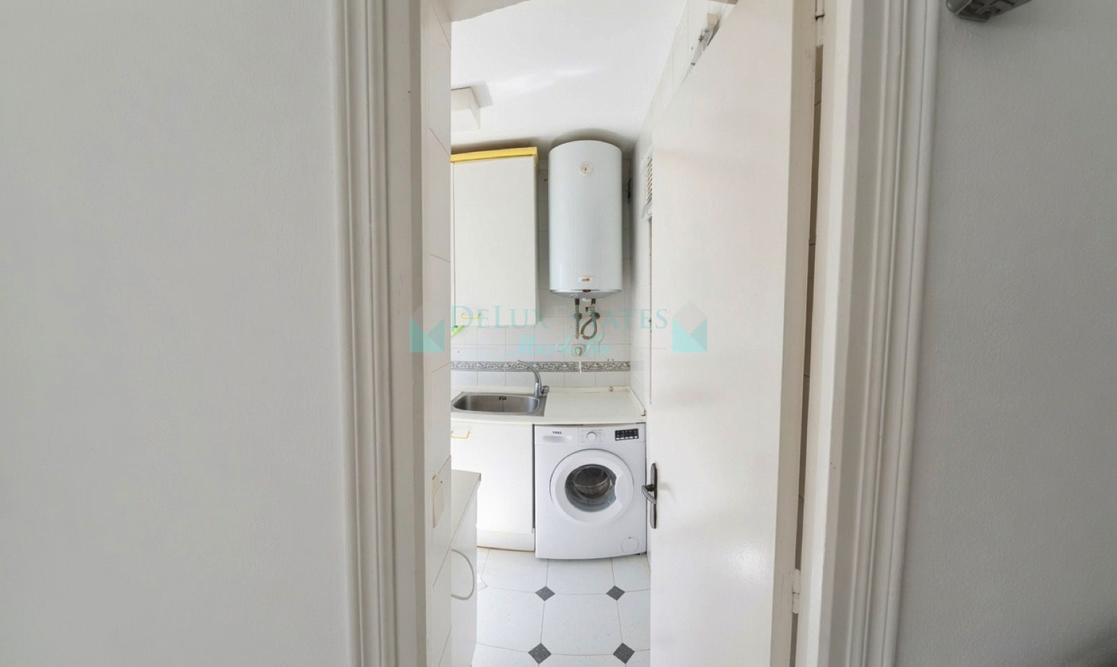 Apartment for sale in Parque Antena, Estepona