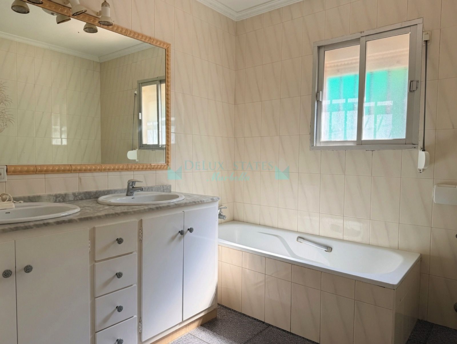 House for sale in San Enrique de Guadiaro