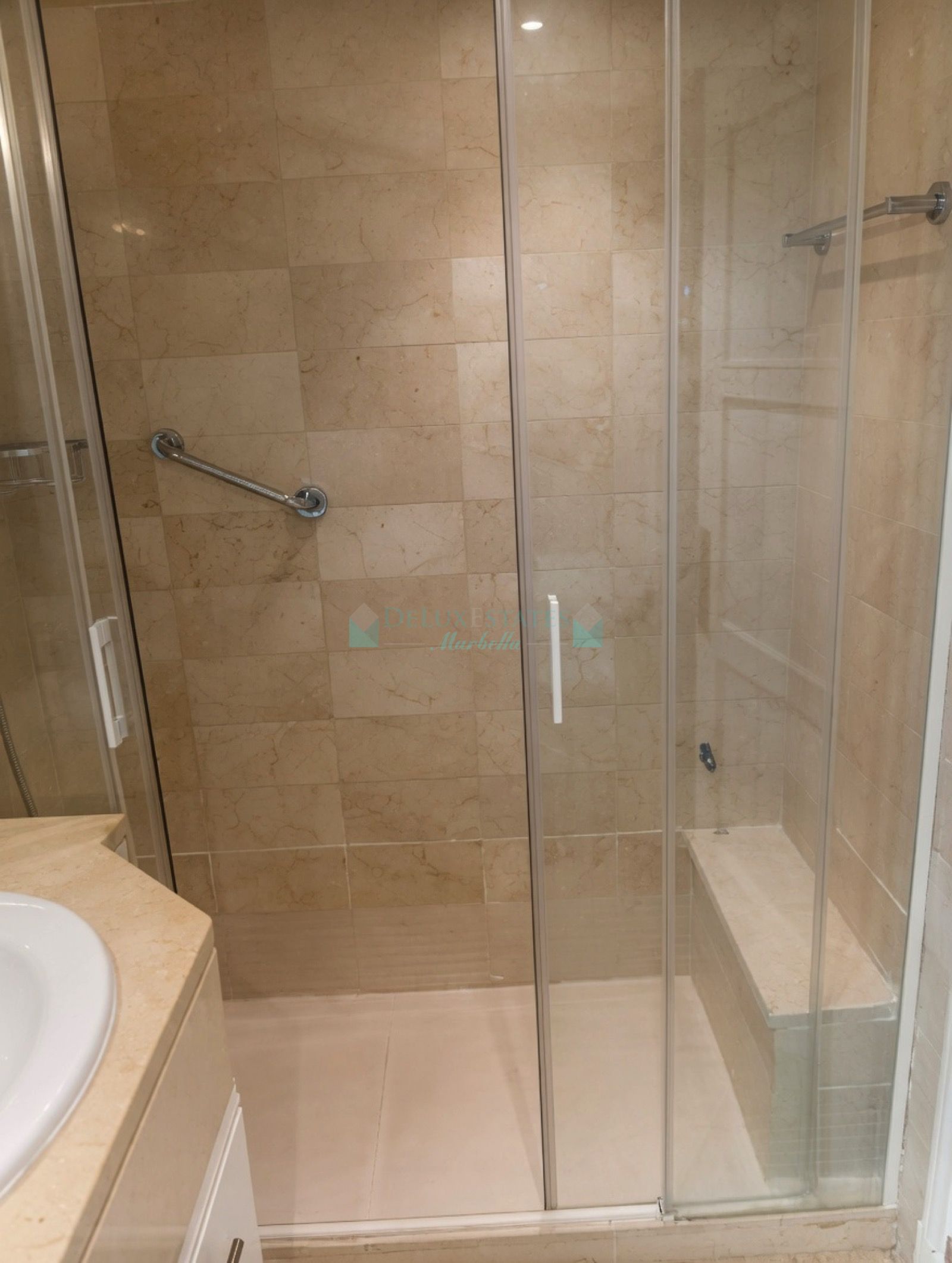 Apartment for sale in Beach Side Golden Mile, Marbella Golden Mile