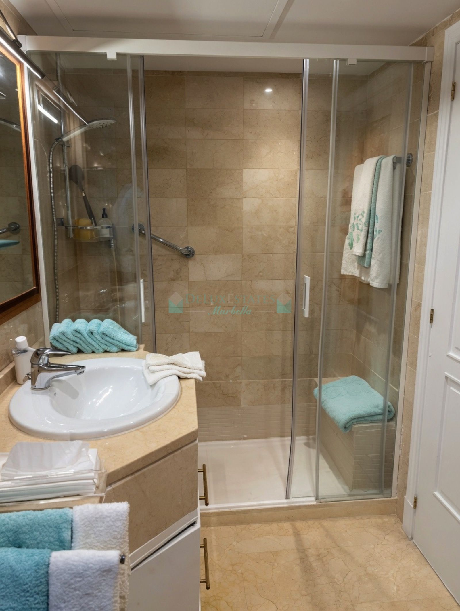 Apartment for sale in Beach Side Golden Mile, Marbella Golden Mile