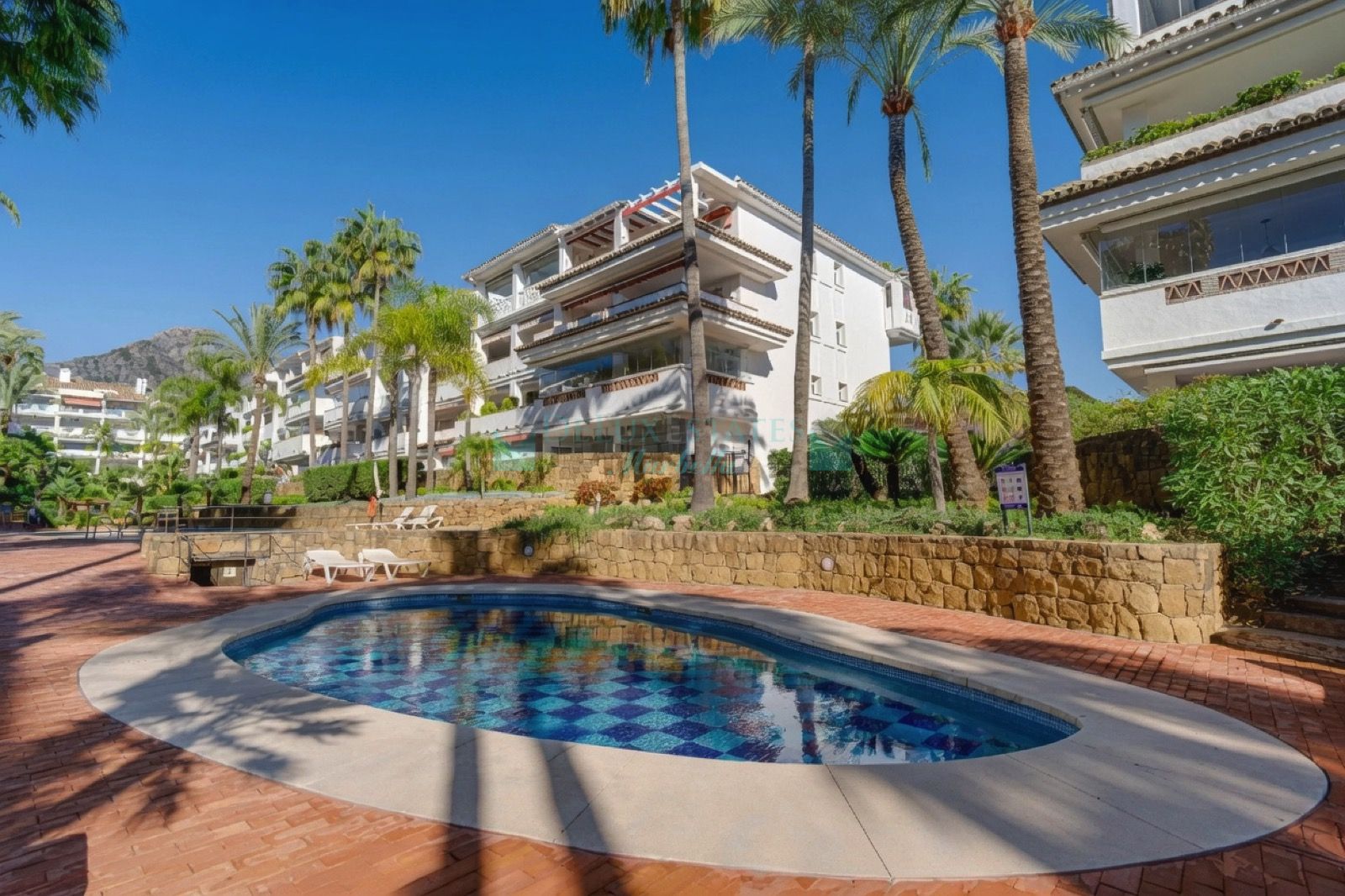 Apartment for sale in Beach Side Golden Mile, Marbella Golden Mile