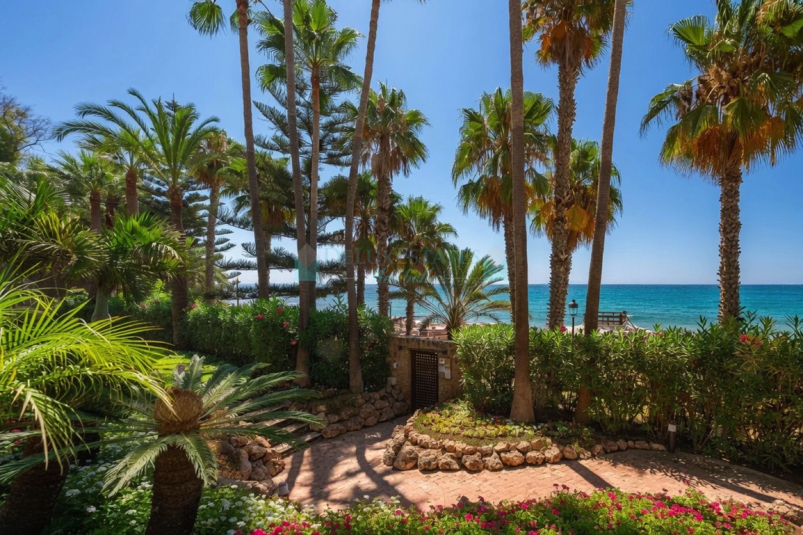 Apartment for sale in Beach Side Golden Mile, Marbella Golden Mile
