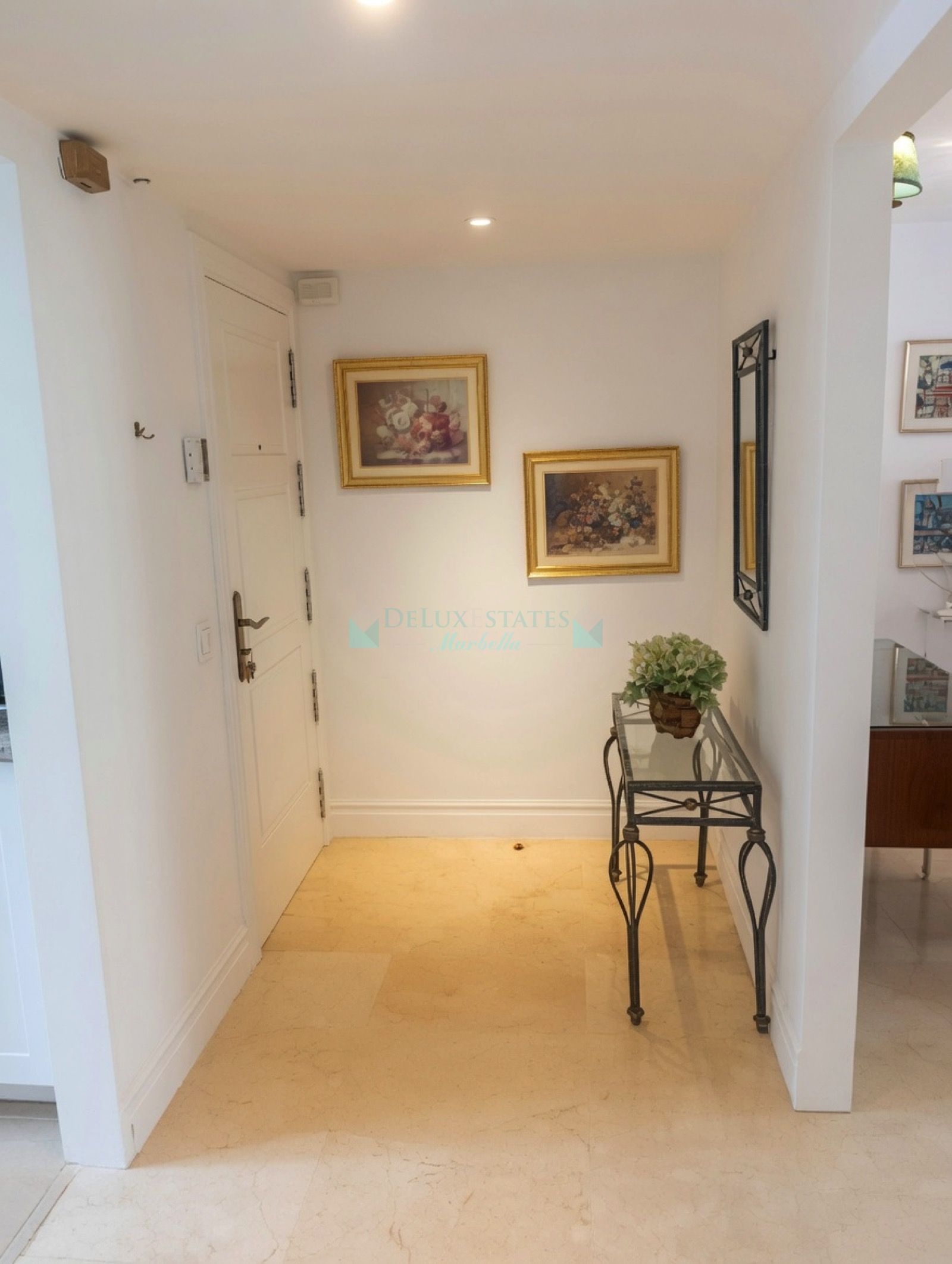 Apartment for sale in Beach Side Golden Mile, Marbella Golden Mile