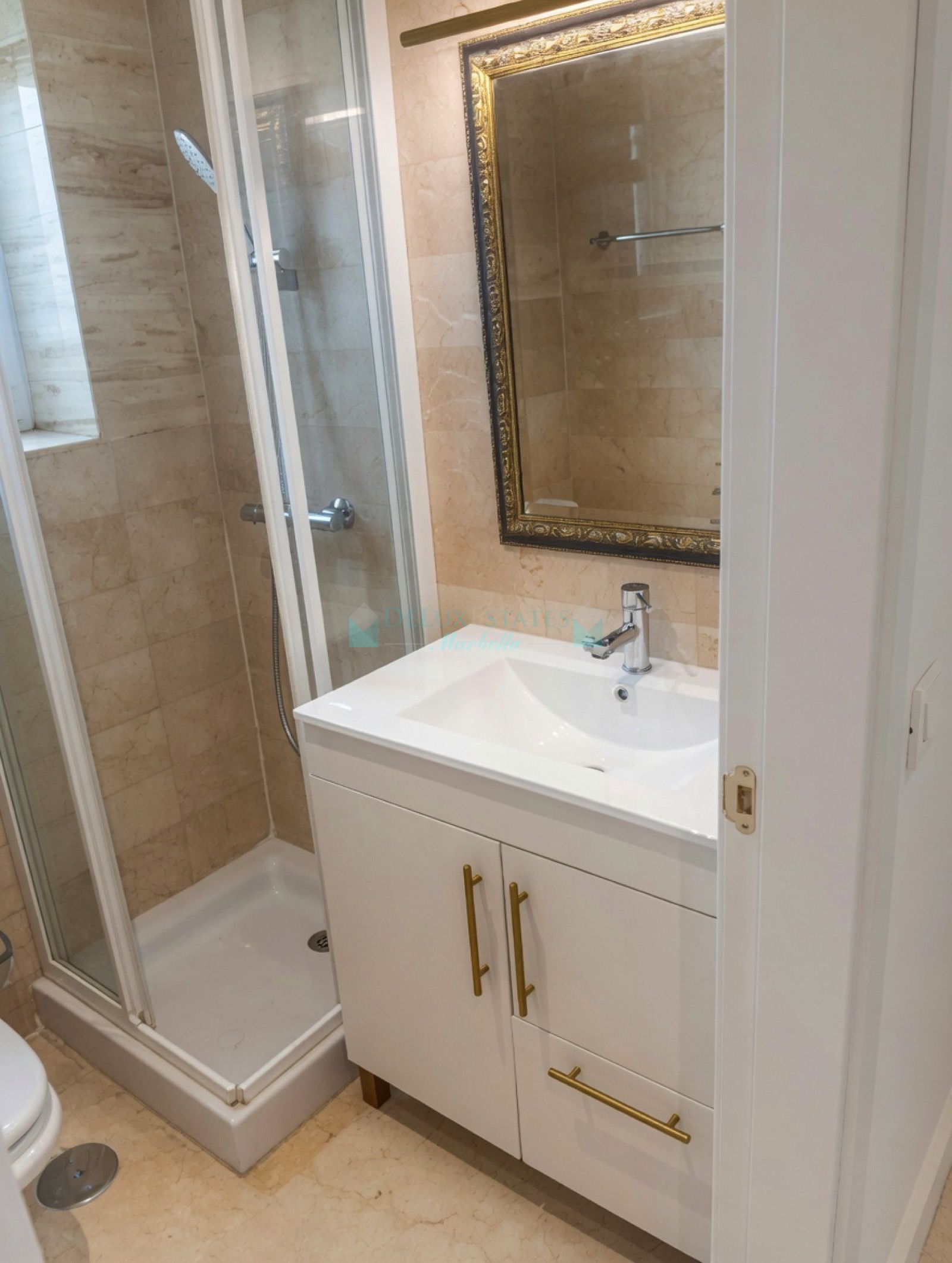 Apartment for sale in Beach Side Golden Mile, Marbella Golden Mile