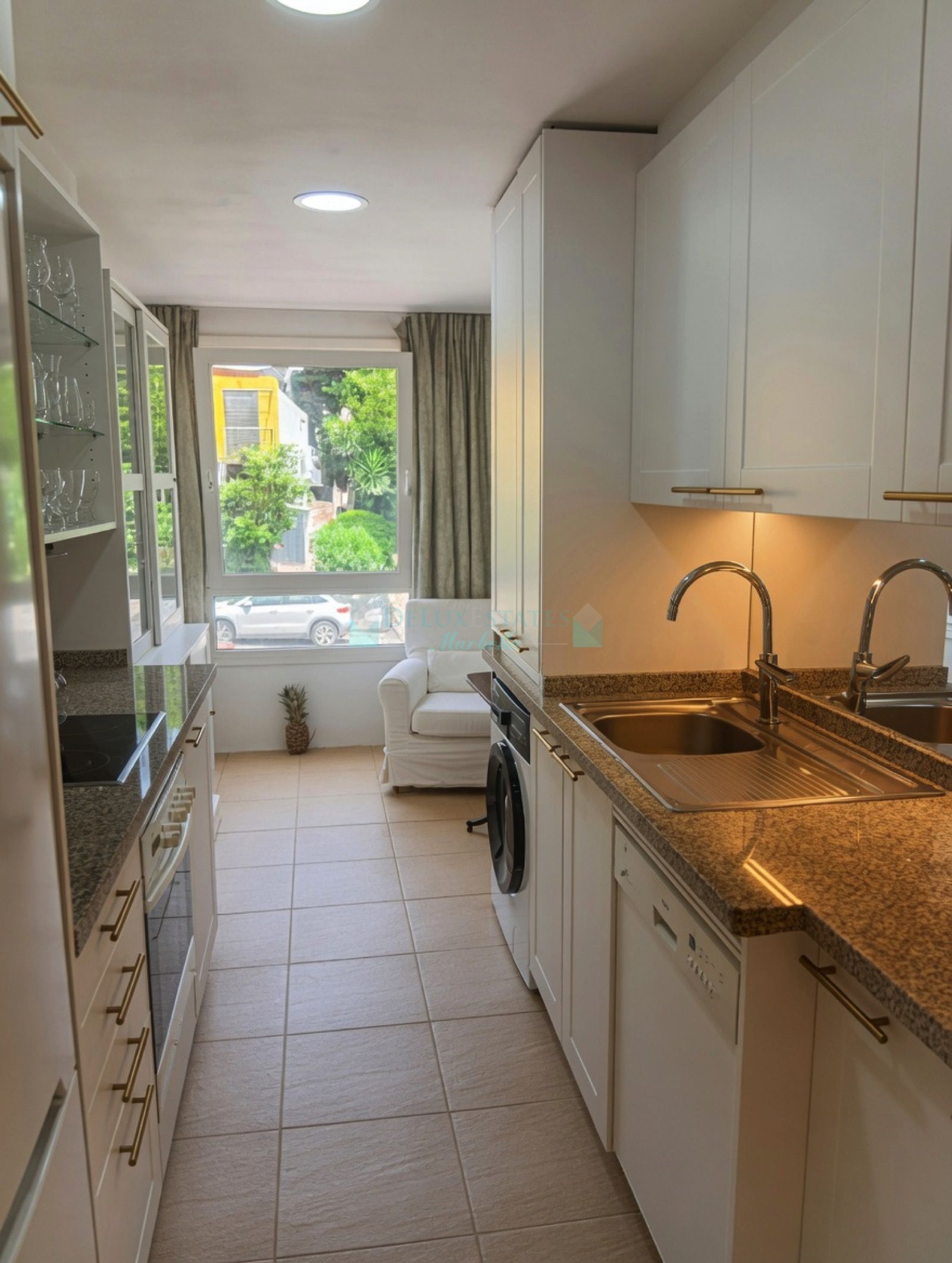 Apartment for sale in Beach Side Golden Mile, Marbella Golden Mile