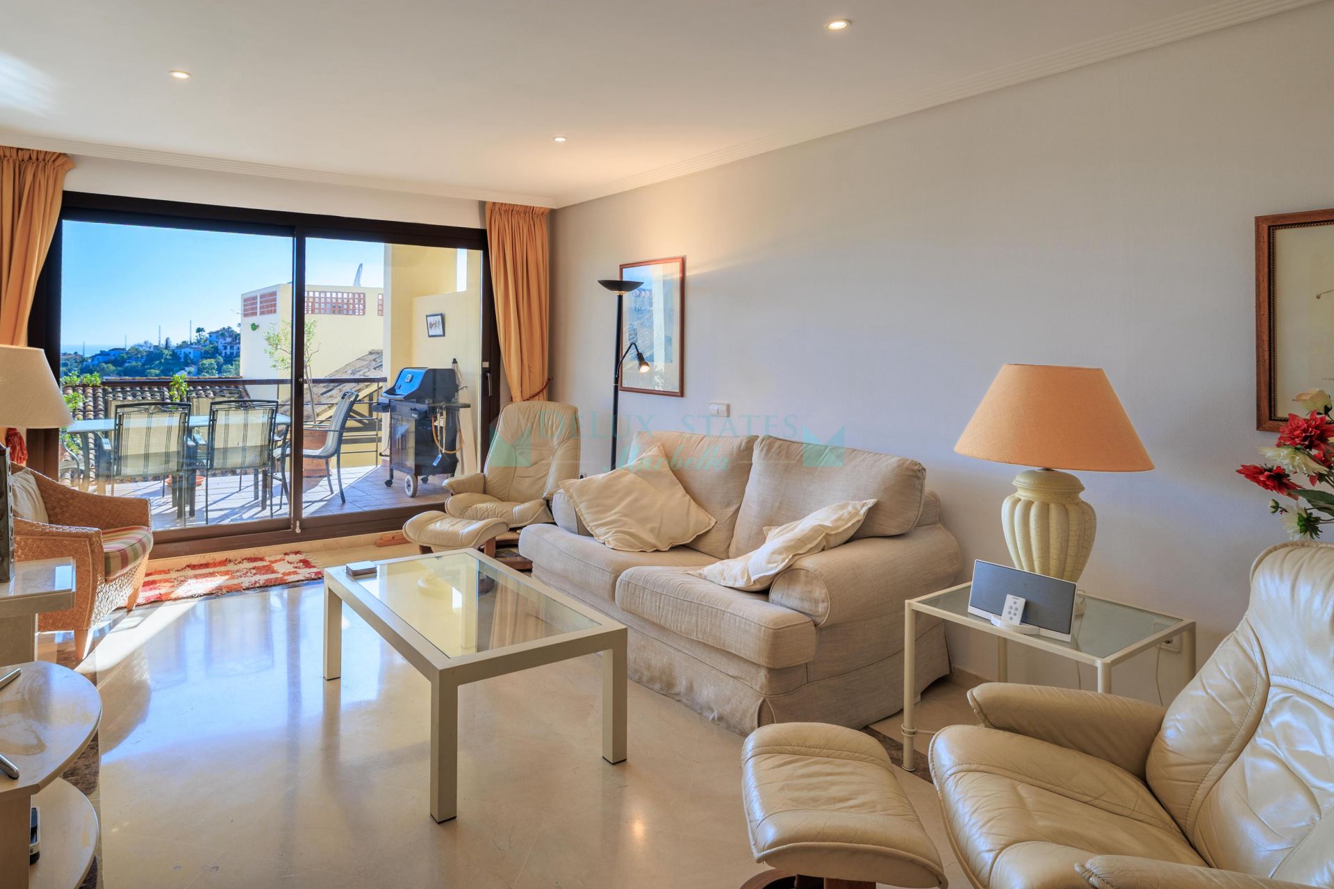 Apartamento Planta Baja en venta en Los Arqueros, Benahavis