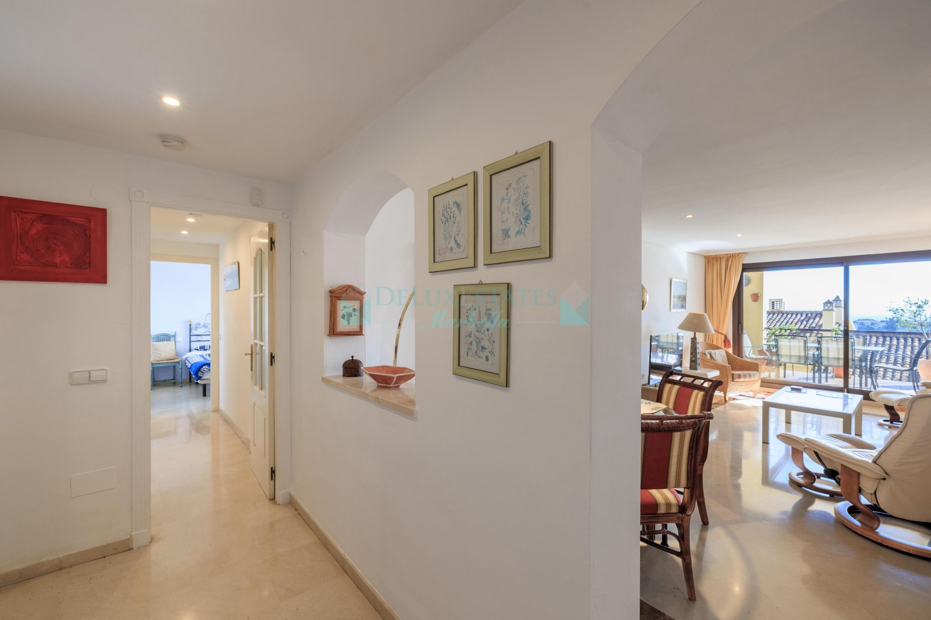 Apartamento Planta Baja en venta en Los Arqueros, Benahavis
