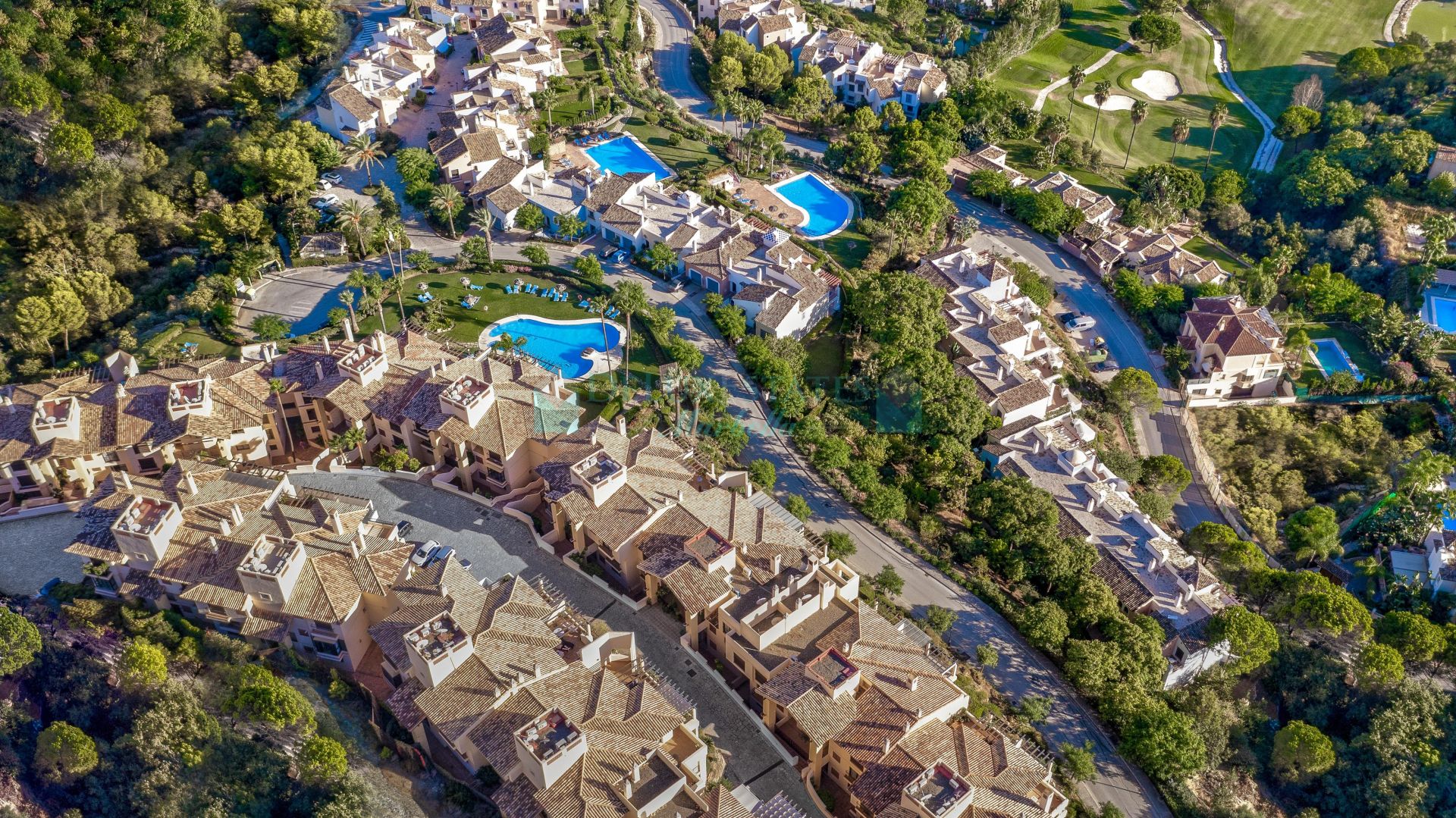 Apartamento Planta Baja en venta en Los Arqueros, Benahavis