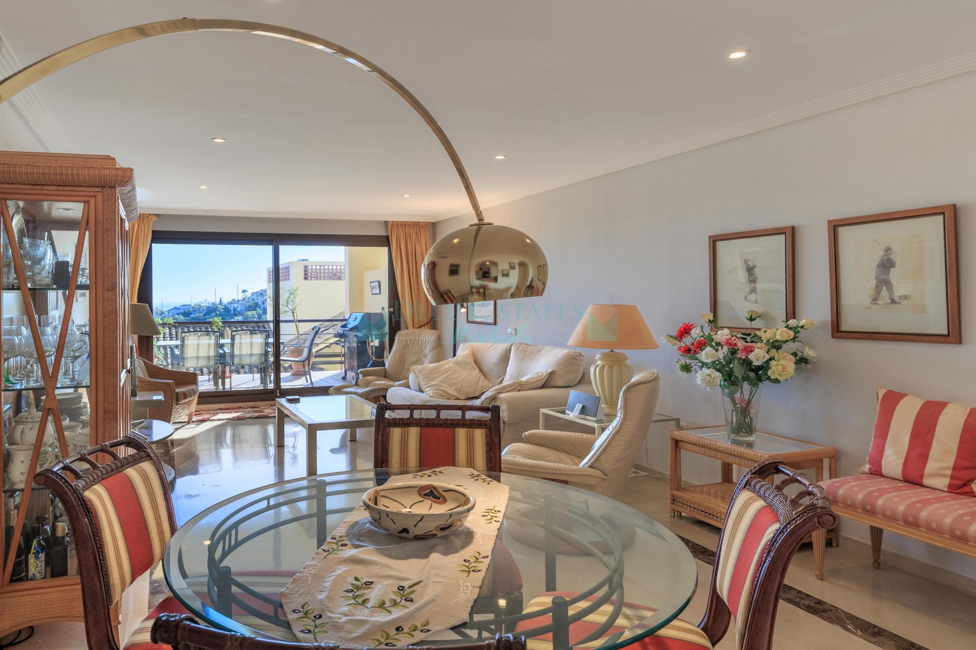 Apartamento Planta Baja en venta en Los Arqueros, Benahavis