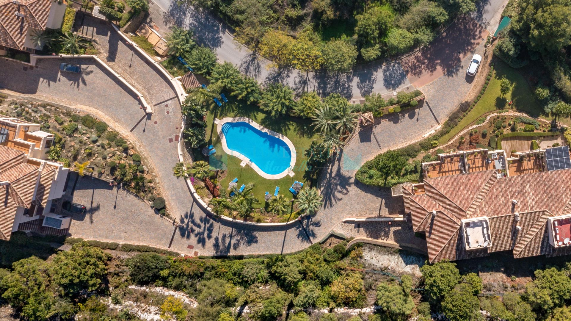 Apartamento Planta Baja en venta en Los Arqueros, Benahavis