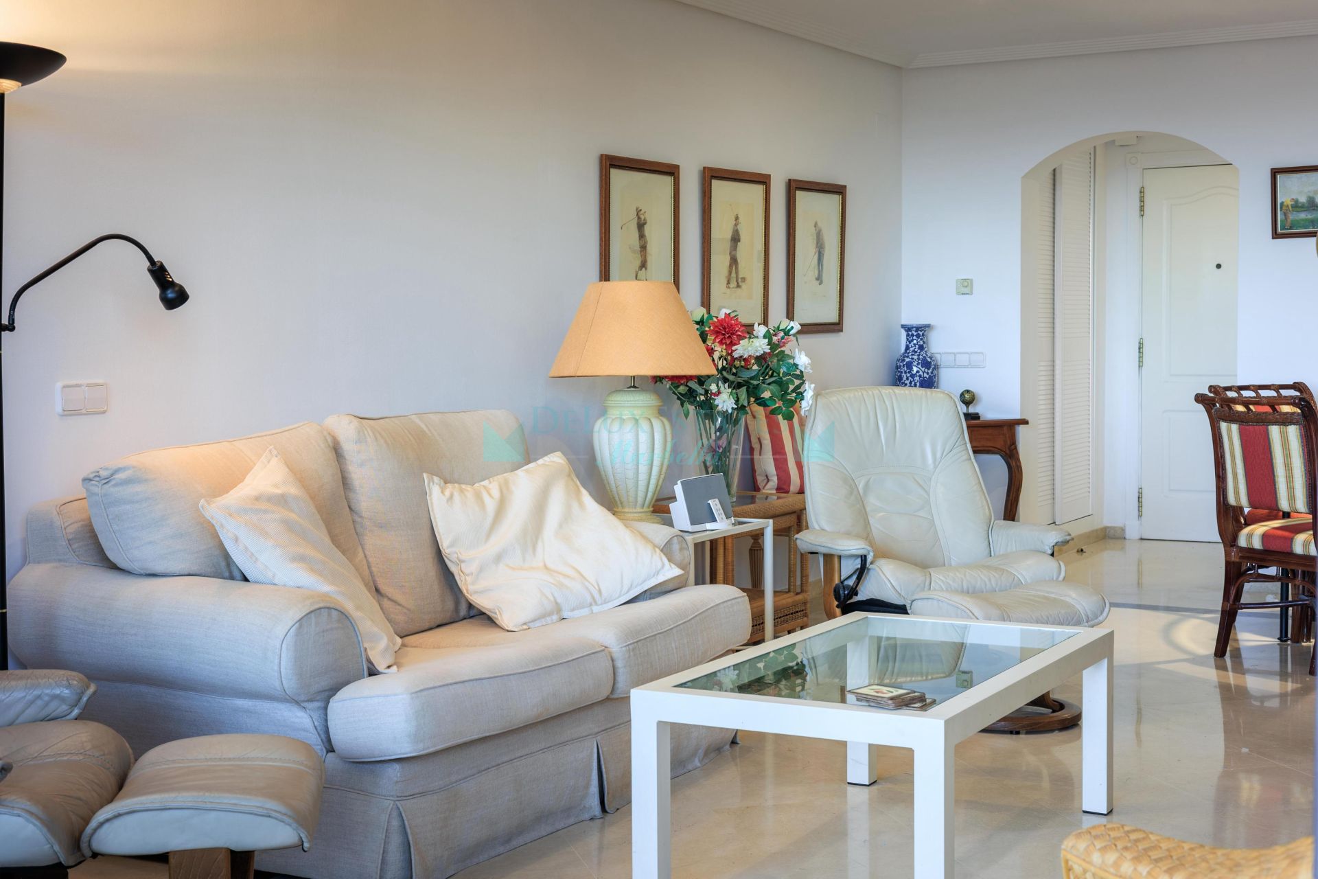 Apartamento Planta Baja en venta en Los Arqueros, Benahavis