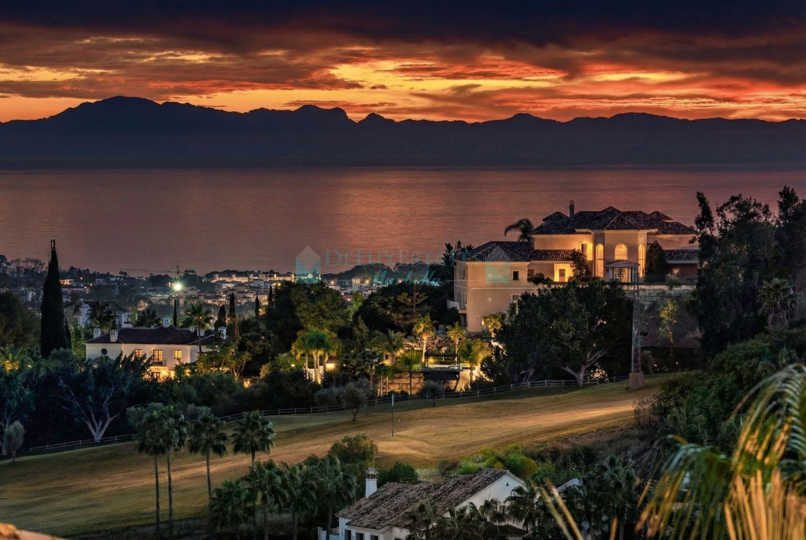 Apartamento Planta Baja en venta en Los Arqueros, Benahavis