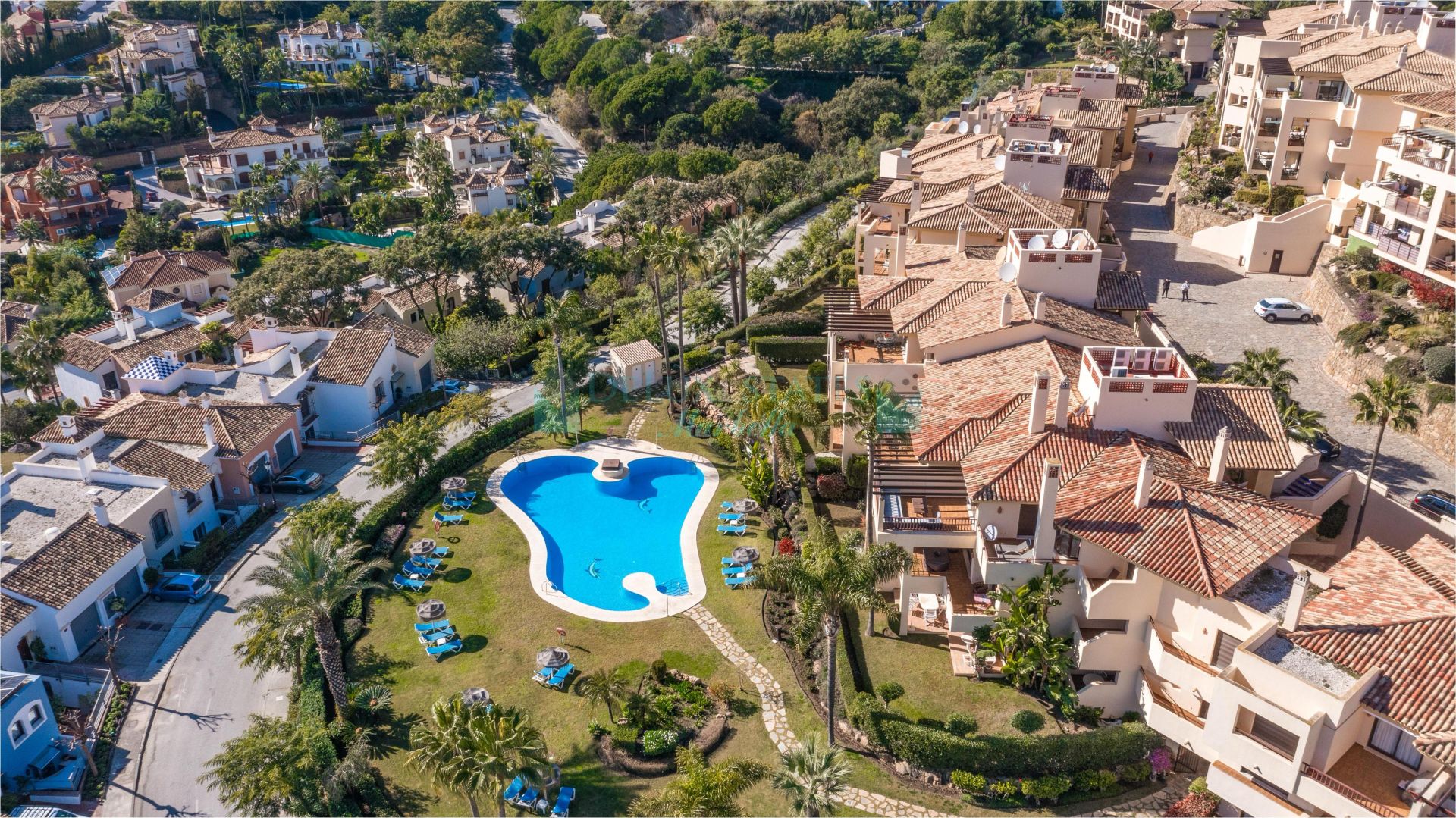Apartamento Planta Baja en venta en Los Arqueros, Benahavis