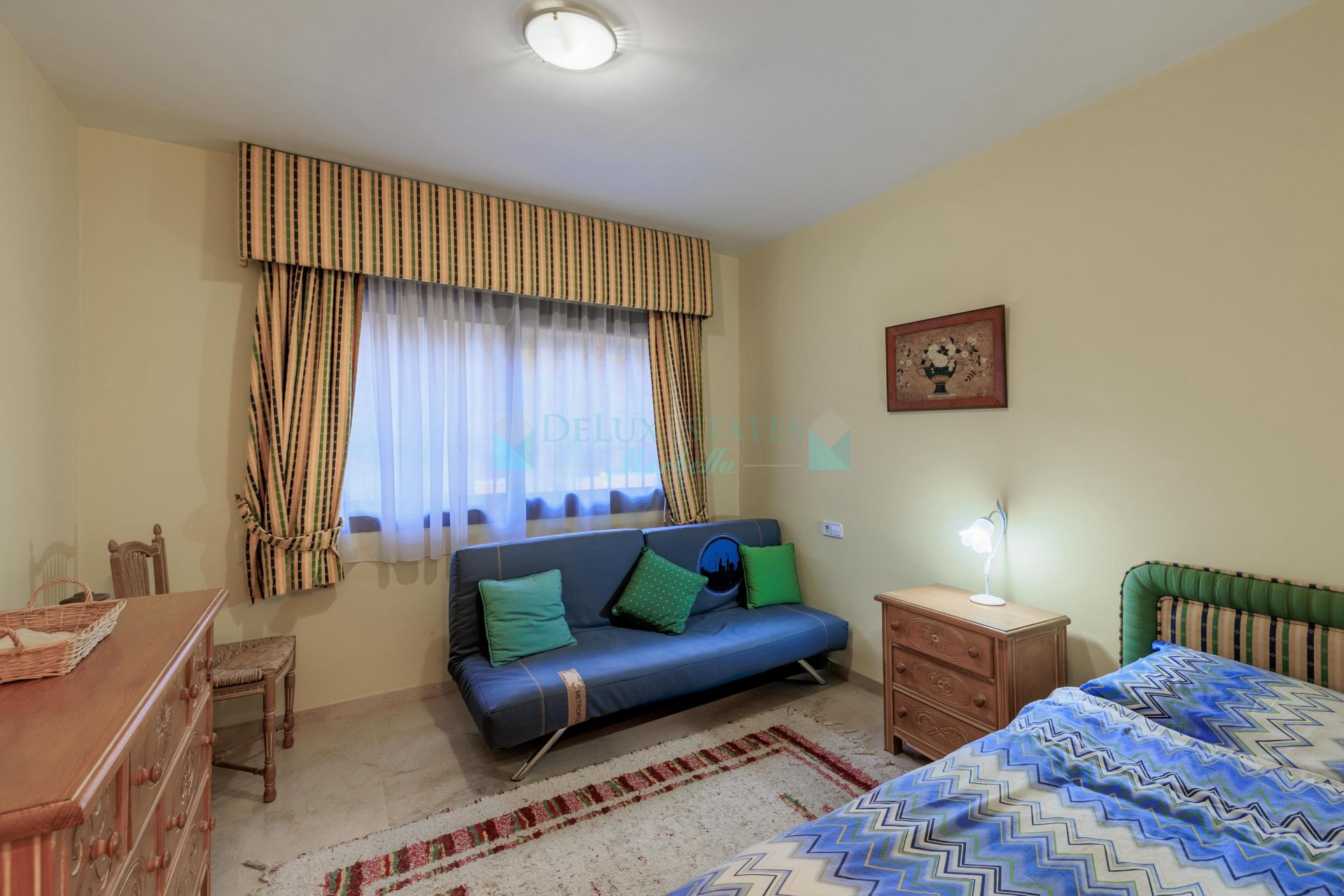 Apartamento Planta Baja en venta en Los Arqueros, Benahavis