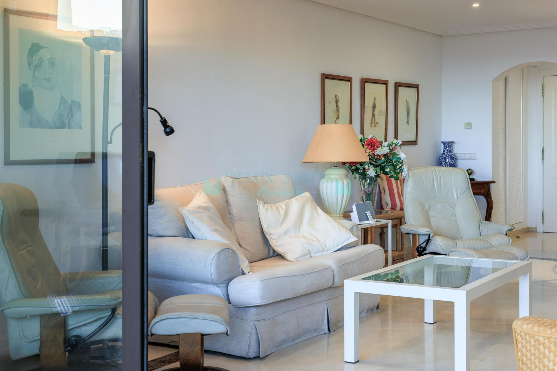 Apartamento Planta Baja en venta en Los Arqueros, Benahavis